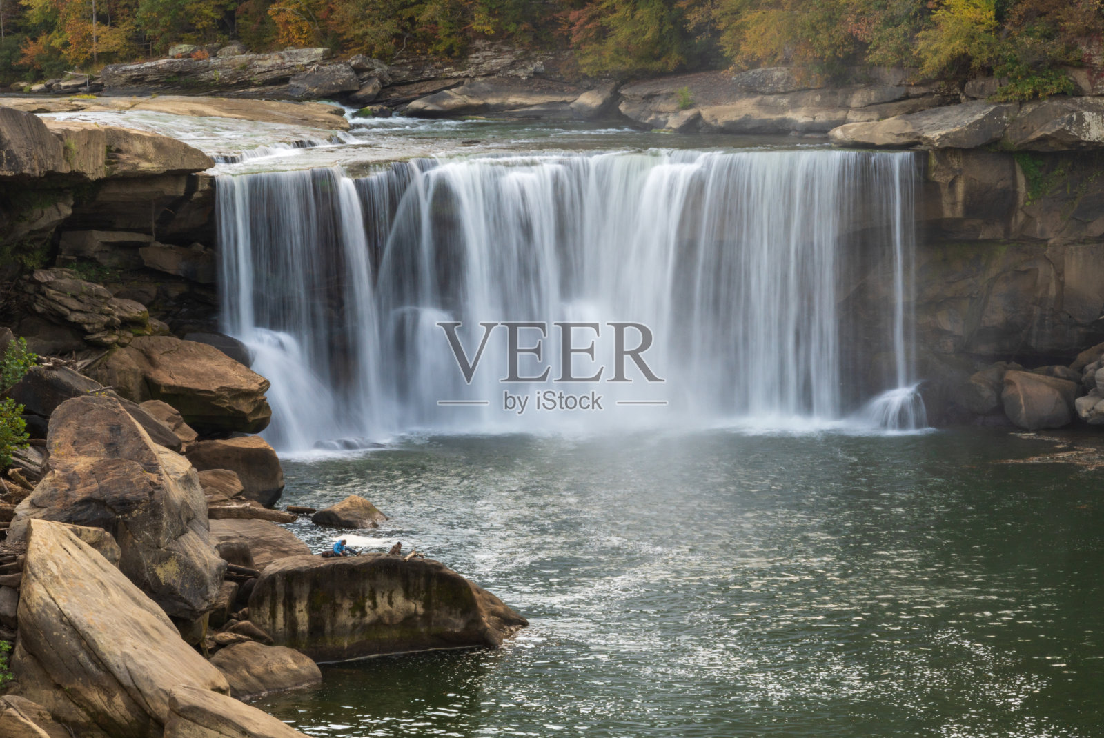 坎伯兰瀑布州度假公园的瀑布照片摄影图片