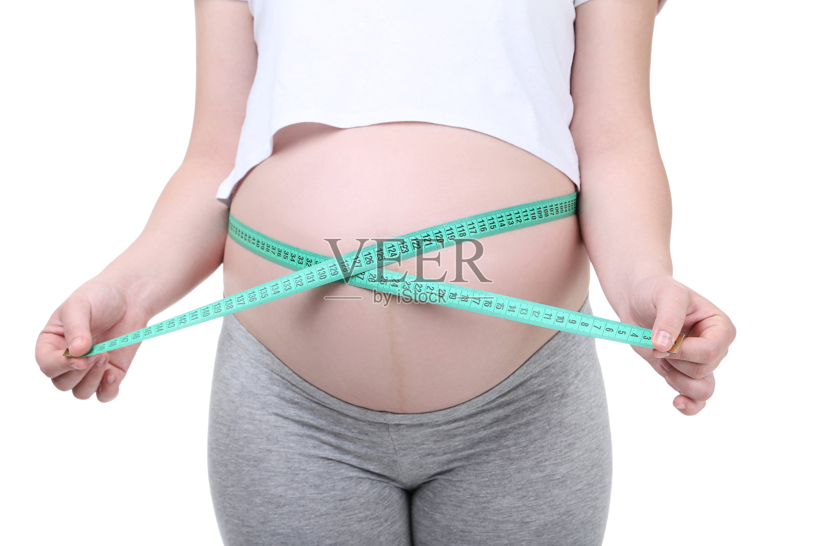 白色背景下的孕妇与卷尺照片摄影图片