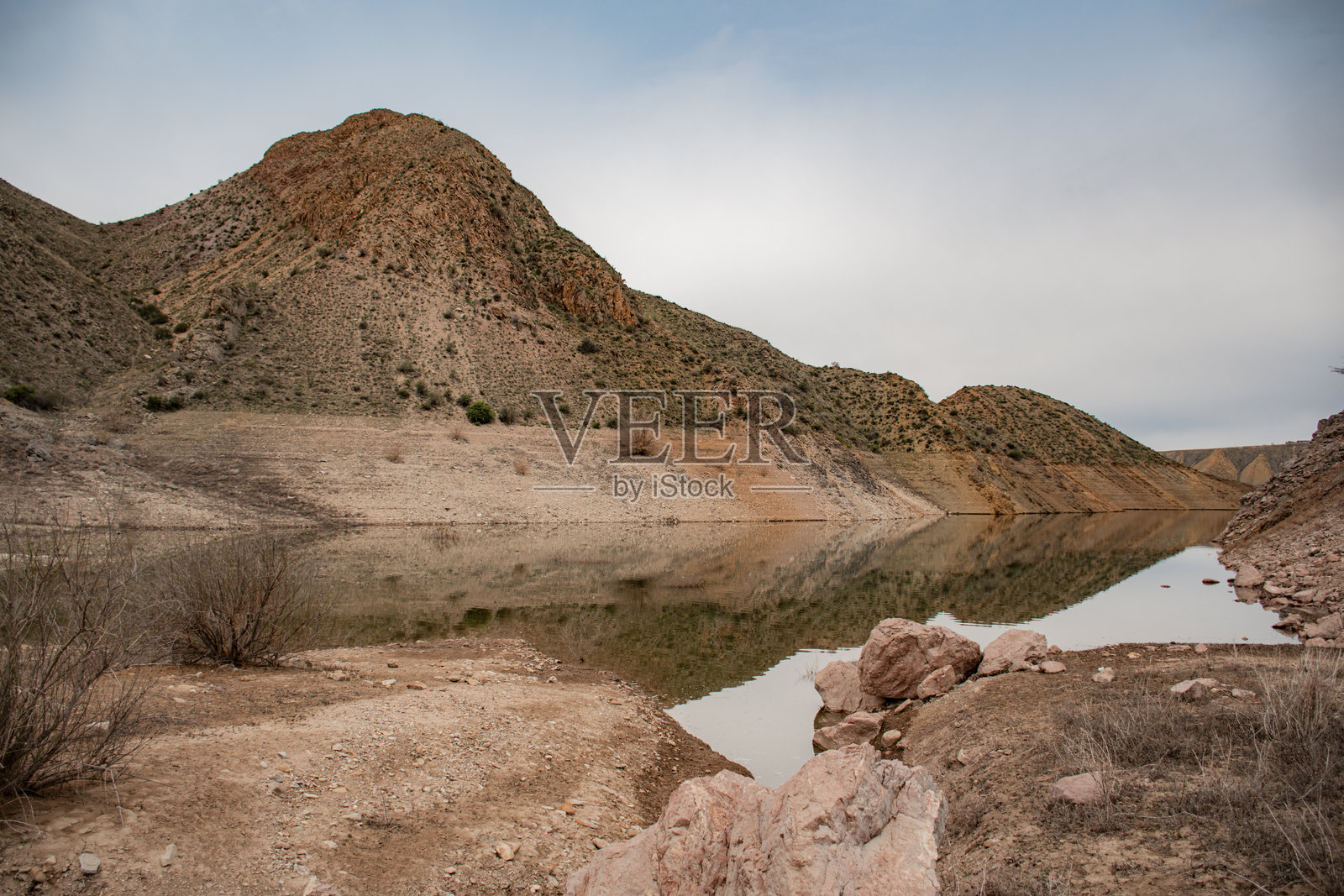 春季美丽的峡谷徒步旅行照片摄影图片