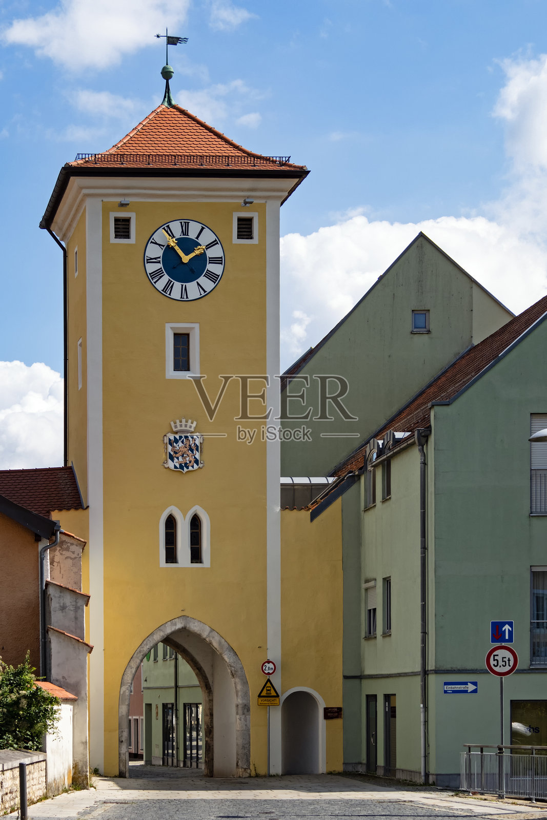 德国巴伐利亚州凯尔海姆的古镇及城门照片摄影图片