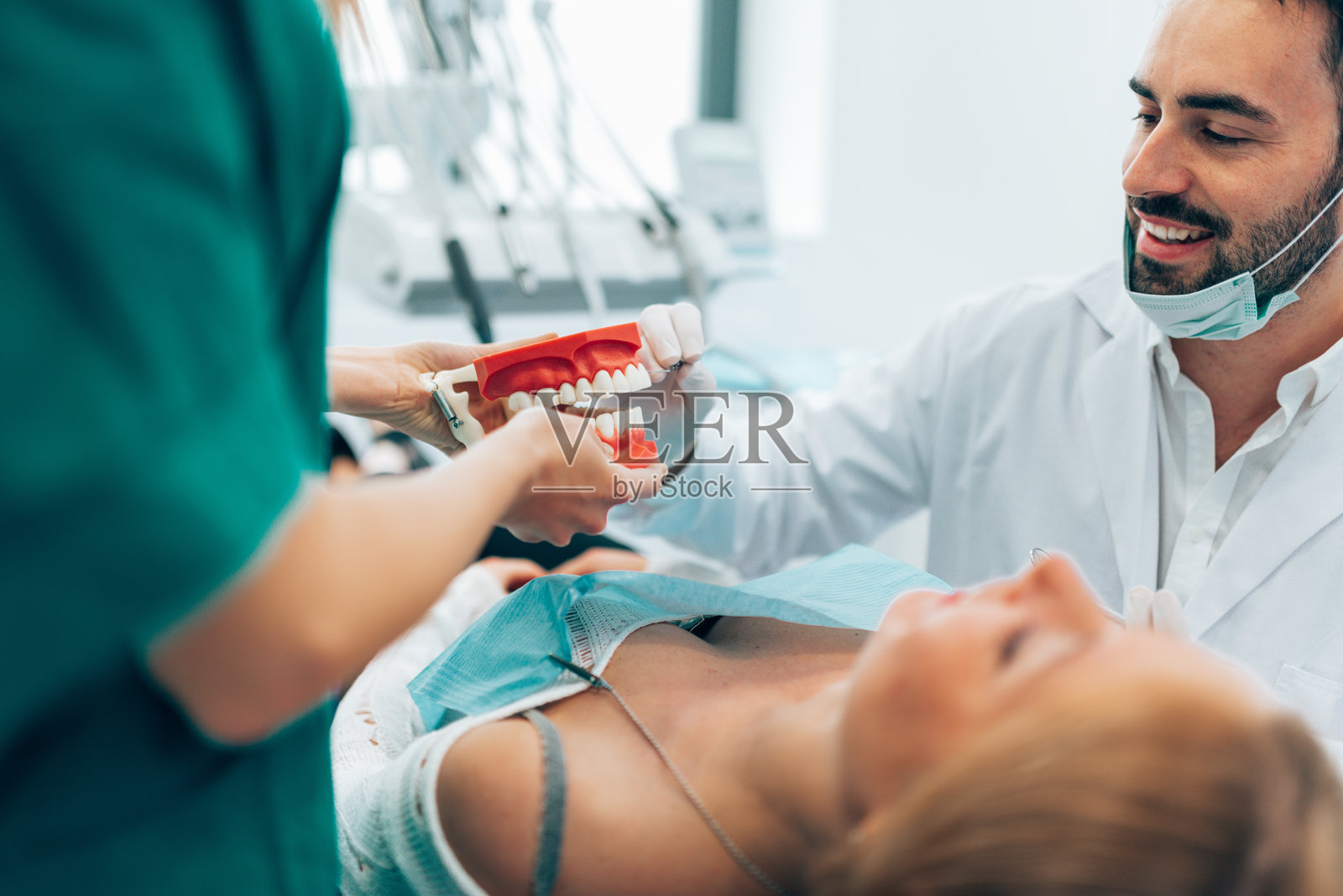 在牙医那里感受到的疼痛照片摄影图片