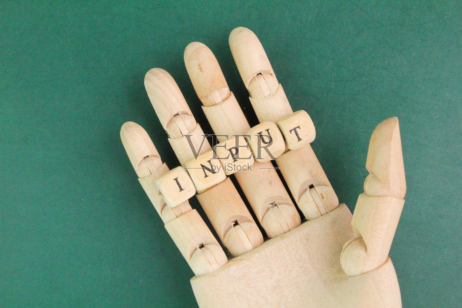 字母表与输入单词。团队其他成员的输入很少。照片摄影图片