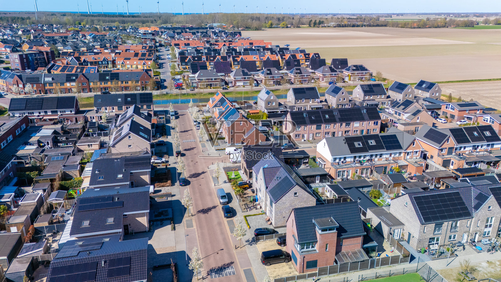 荷兰现代郊区生活,展示节能家庭住宅照片摄影图片