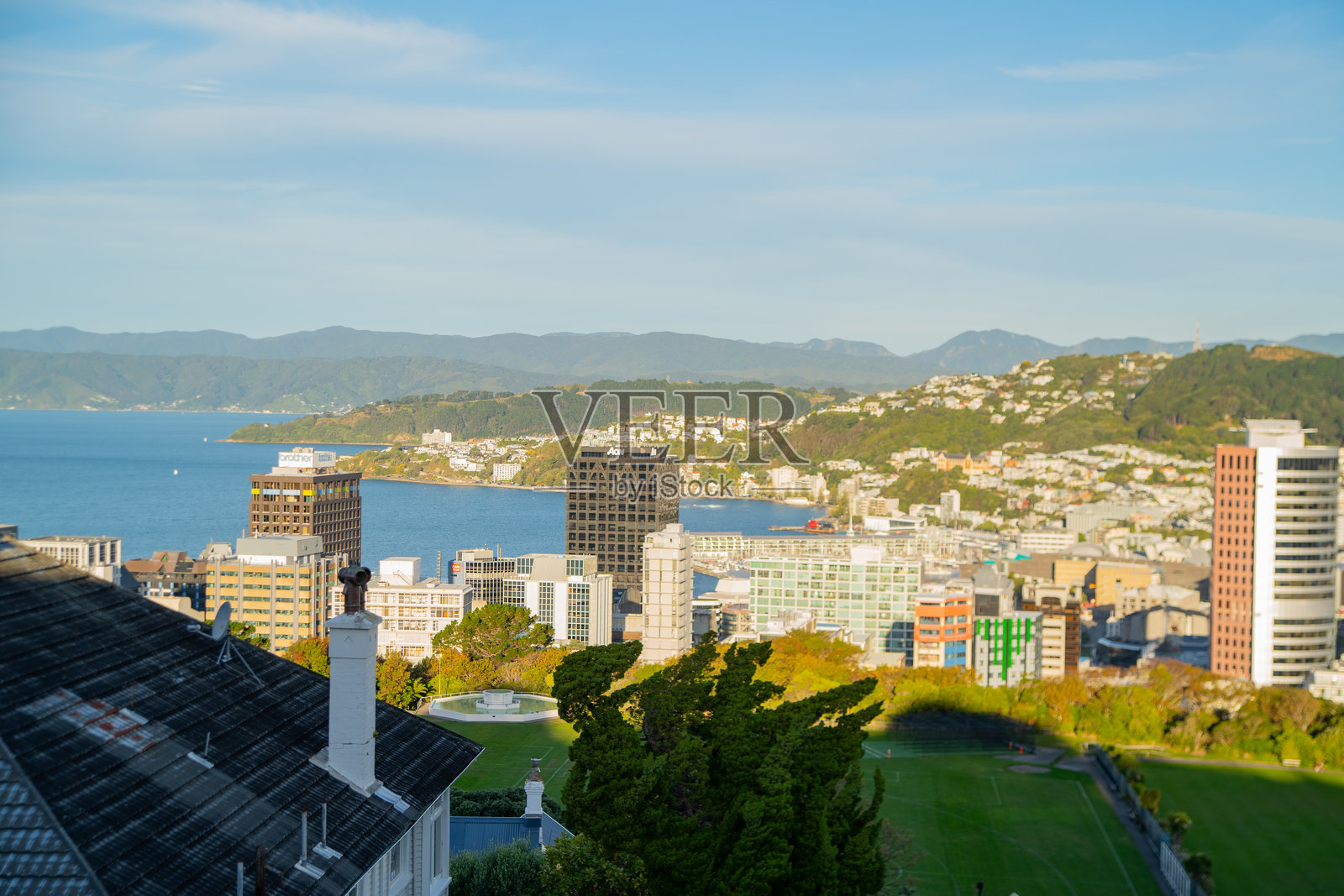 蓝天和海洋与首都相邻照片摄影图片