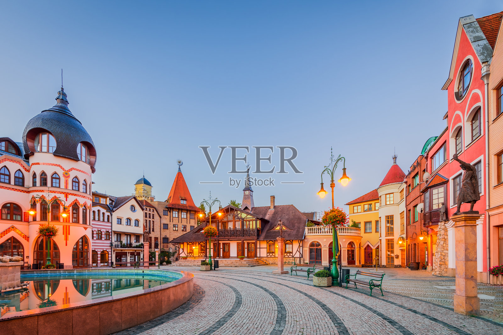 科马尔诺,斯洛伐克。位于多瑙河上的历史名镇,拥有丰富的匈牙利文化遗产。照片摄影图片