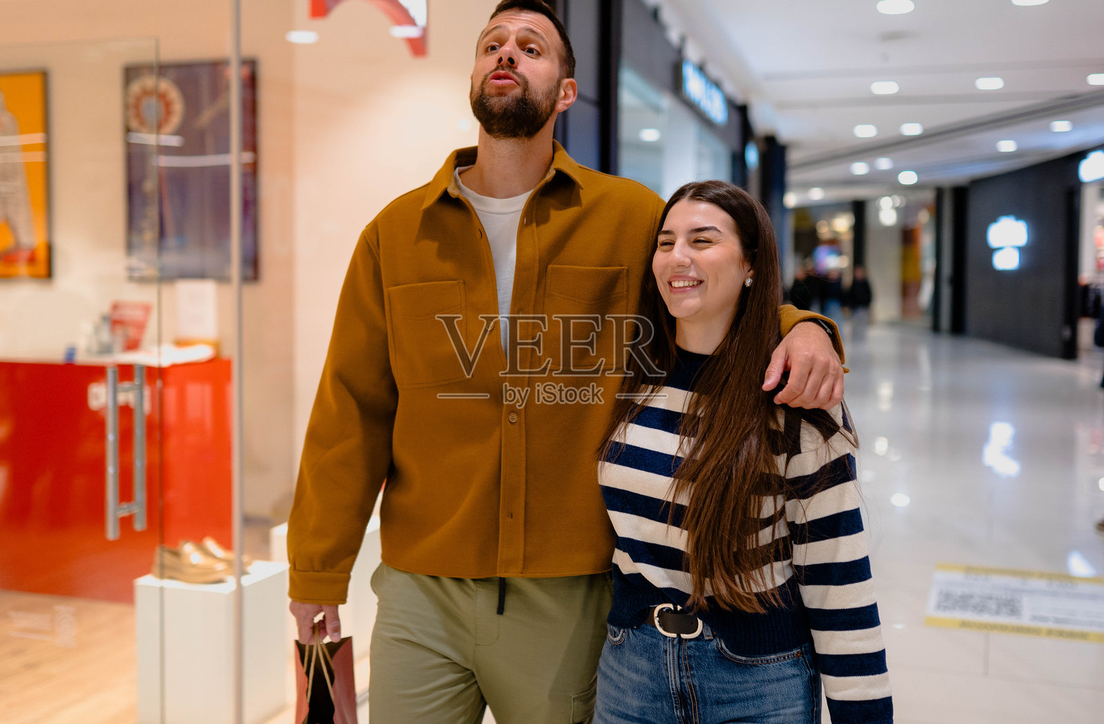 和我最喜欢的人一起购物照片摄影图片