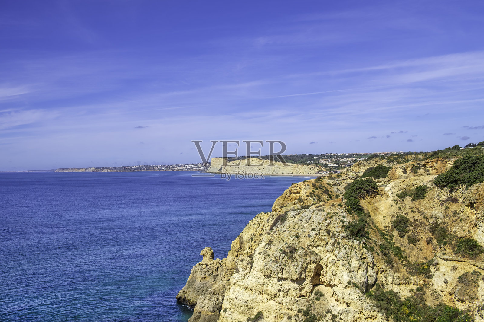 阿尔加维(葡萄牙)的岩石海岸线照片摄影图片