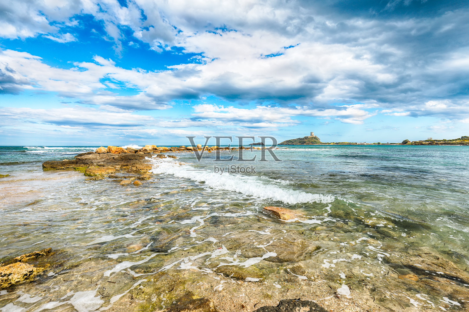 古老的西班牙科尔特拉佐塔和诺拉考古遗址的圣埃菲西奥灯塔的绝美景观照片摄影图片