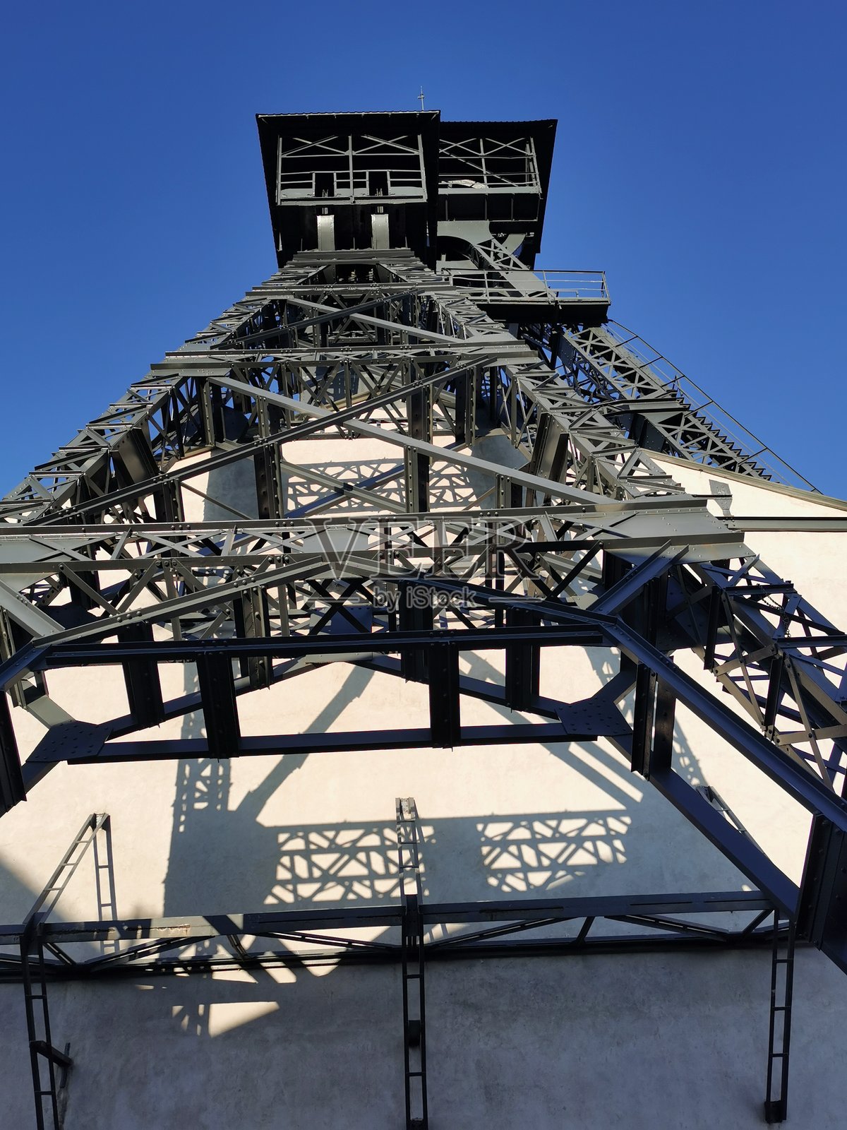 奥特拉瓦市的煤矿塔照片摄影图片