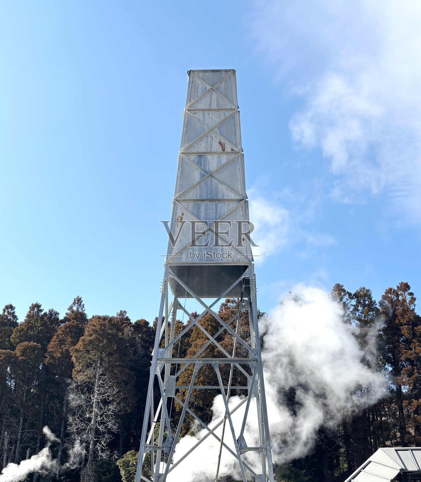 日本大分由布院的地热温泉冒出蒸汽照片摄影图片