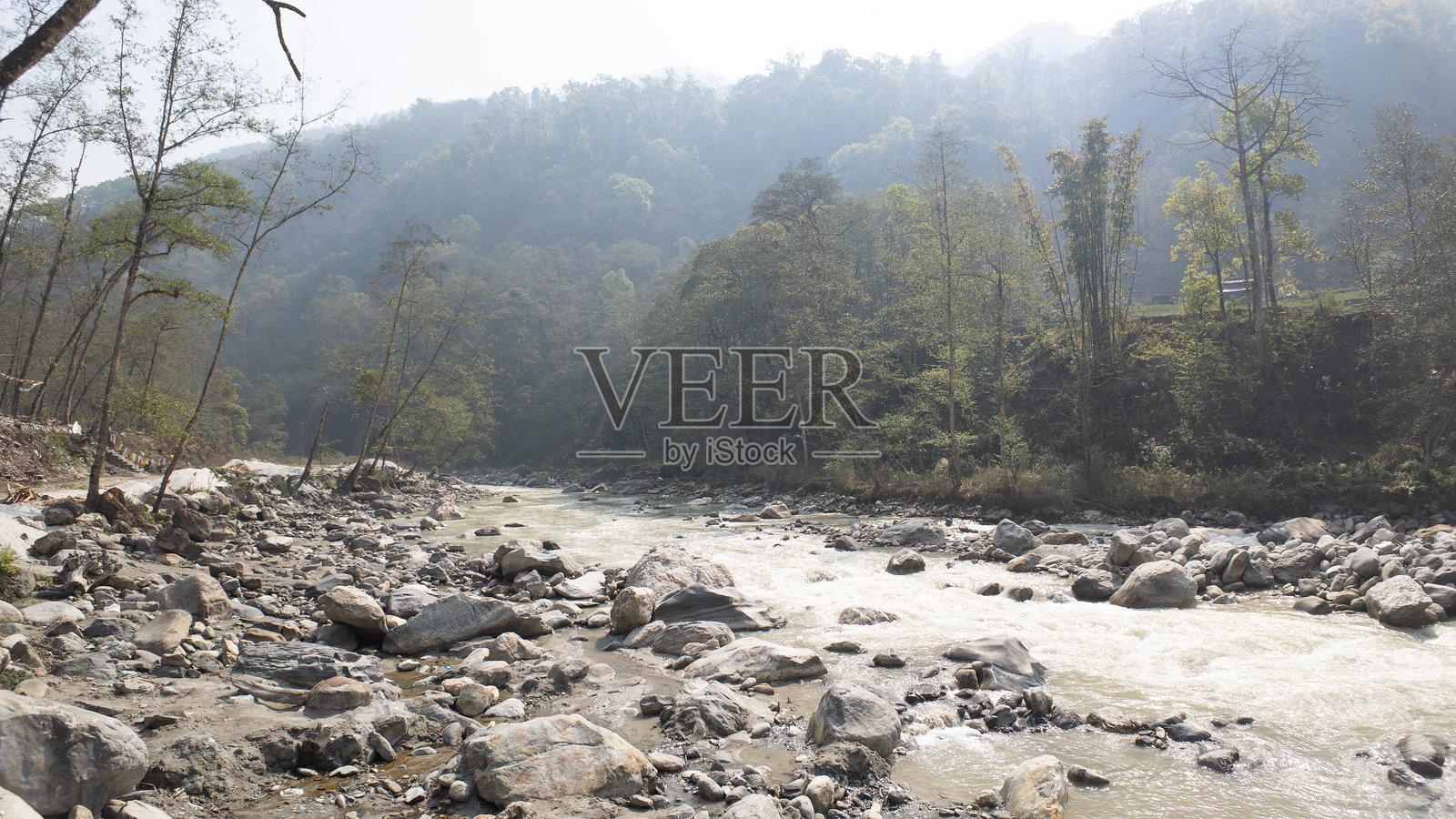 莫迪河或莫迪科拉是尼泊尔帕尔巴特地区甘达基河的一条支流,源自安娜普尔纳山脉。科拉的水主要来自融化的冰川。照片摄影图片