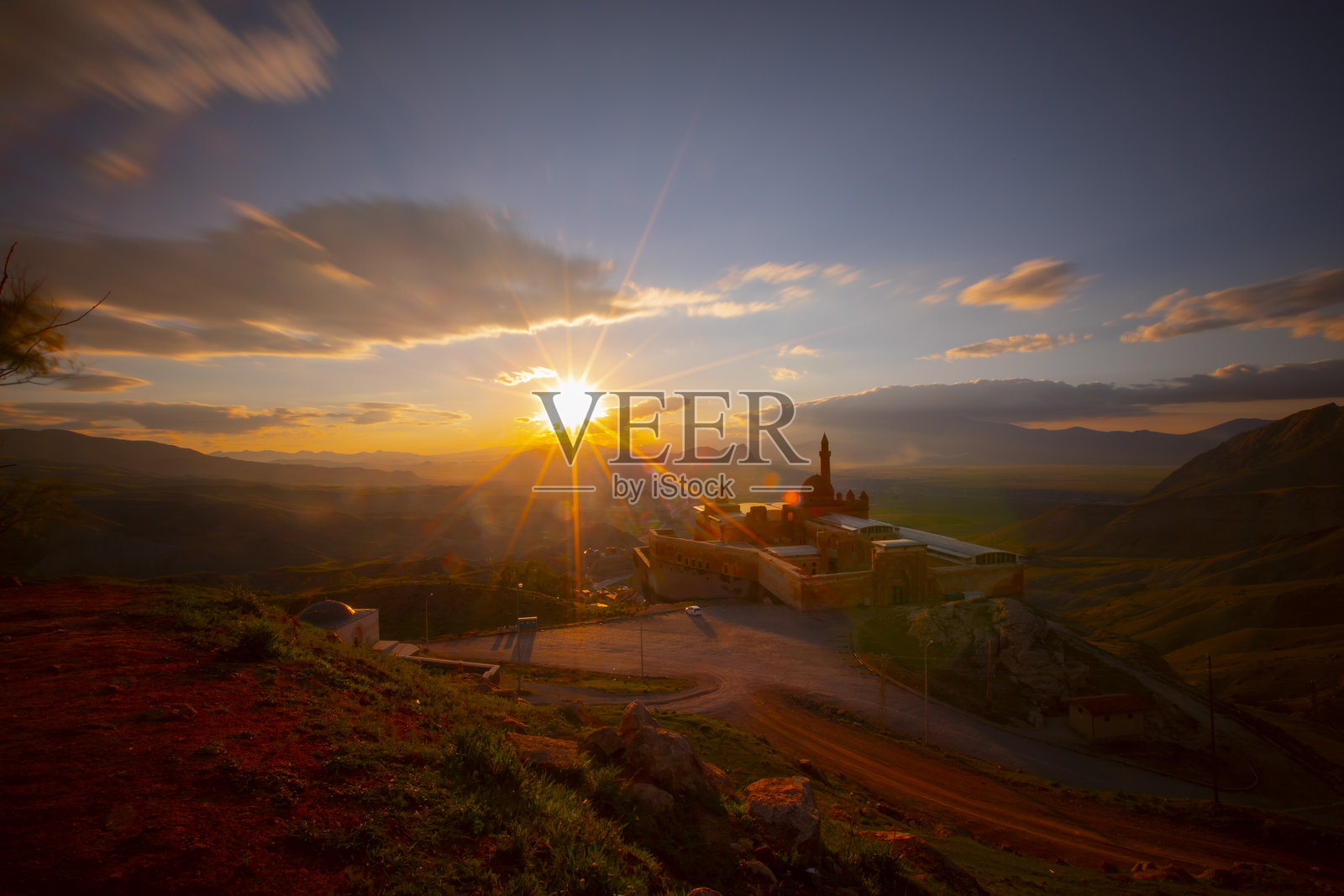 伊沙克帕夏宫是位于阿尔省多古巴亚兹特区的一座宫殿。照片摄影图片