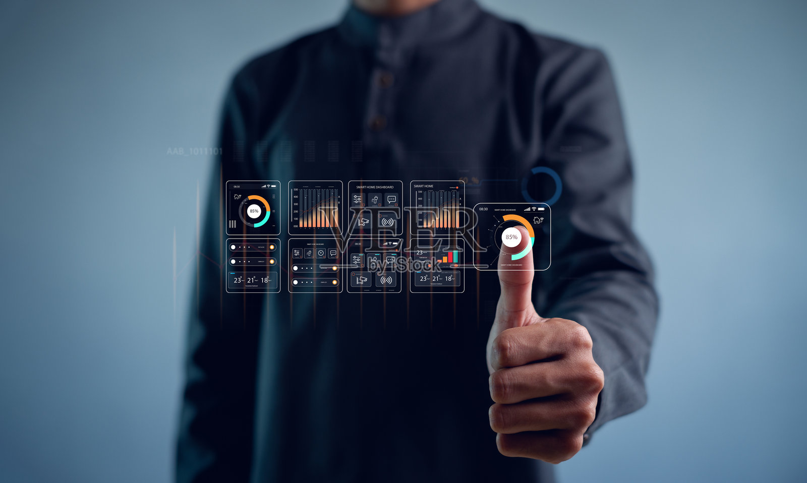 数字化转型技术战略概念,分析师与企业合作,连接到数据库的企业指标。照片摄影图片