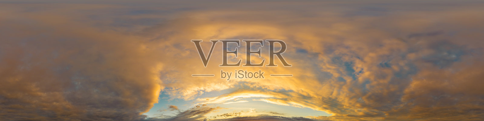 金色辉煌的红橙色阴云日落天空 360 HDR 全景。无缝球形等距全景。天空穹顶或天顶,用于 3D 可视化和无人机 360 全景的天空替换。照片摄影图片