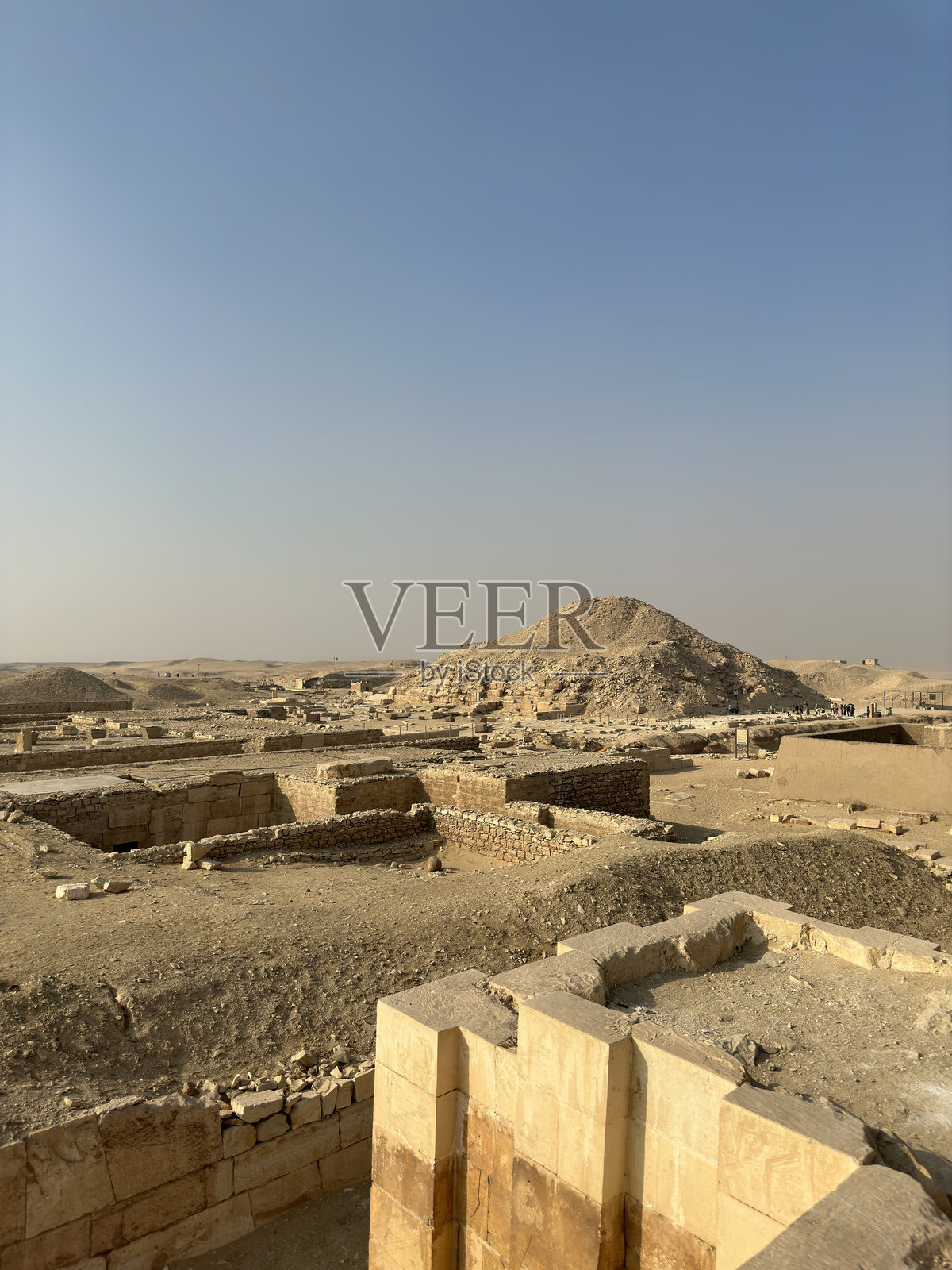 乌纳斯金字塔位于塞赫姆凯特和乔斯尔的建筑群之间。照片摄影图片