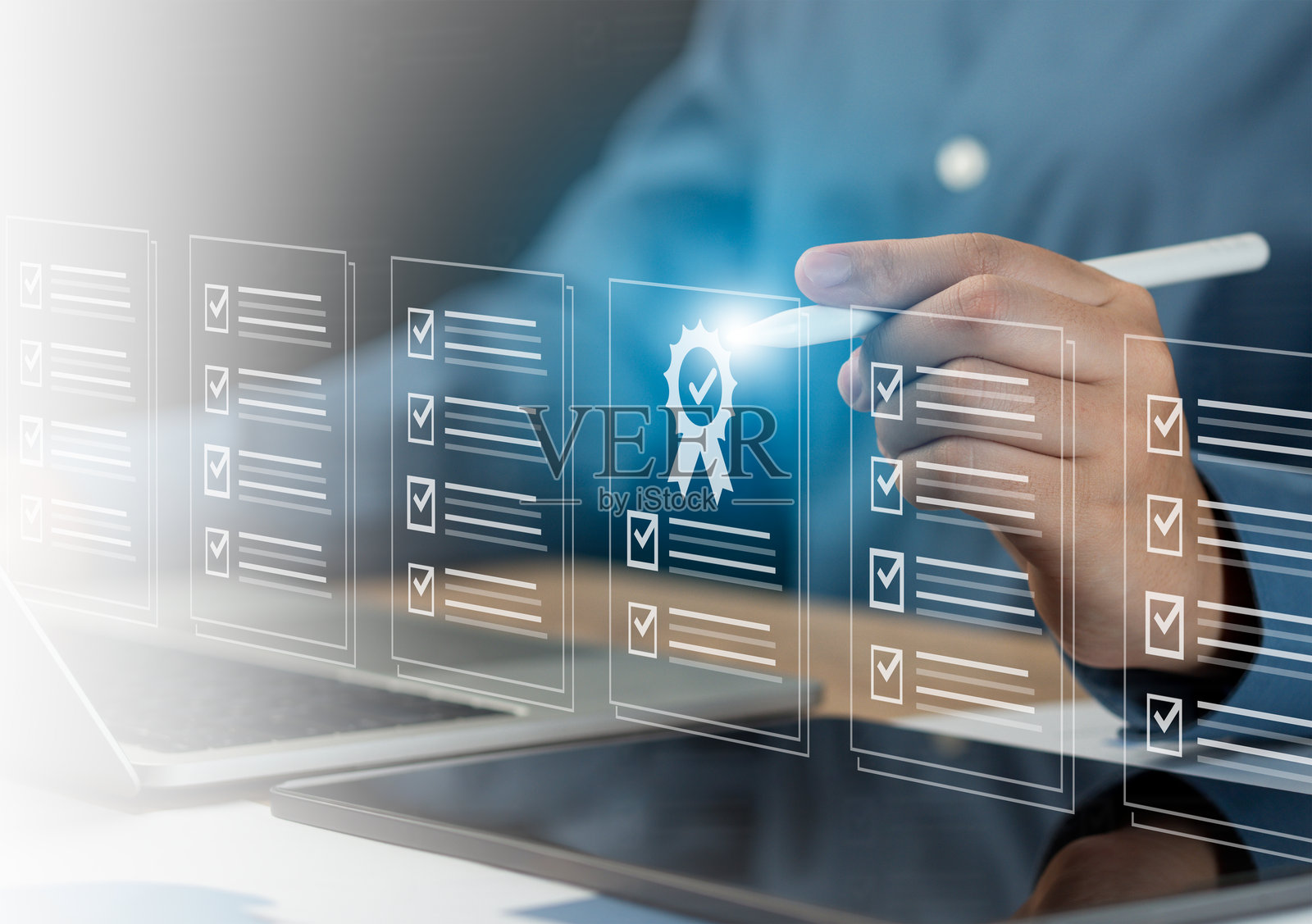 文档清单管理概念。遵守内部组织的金融服务法规,审计业务和财务管理系统,填写在线评估表。照片摄影图片