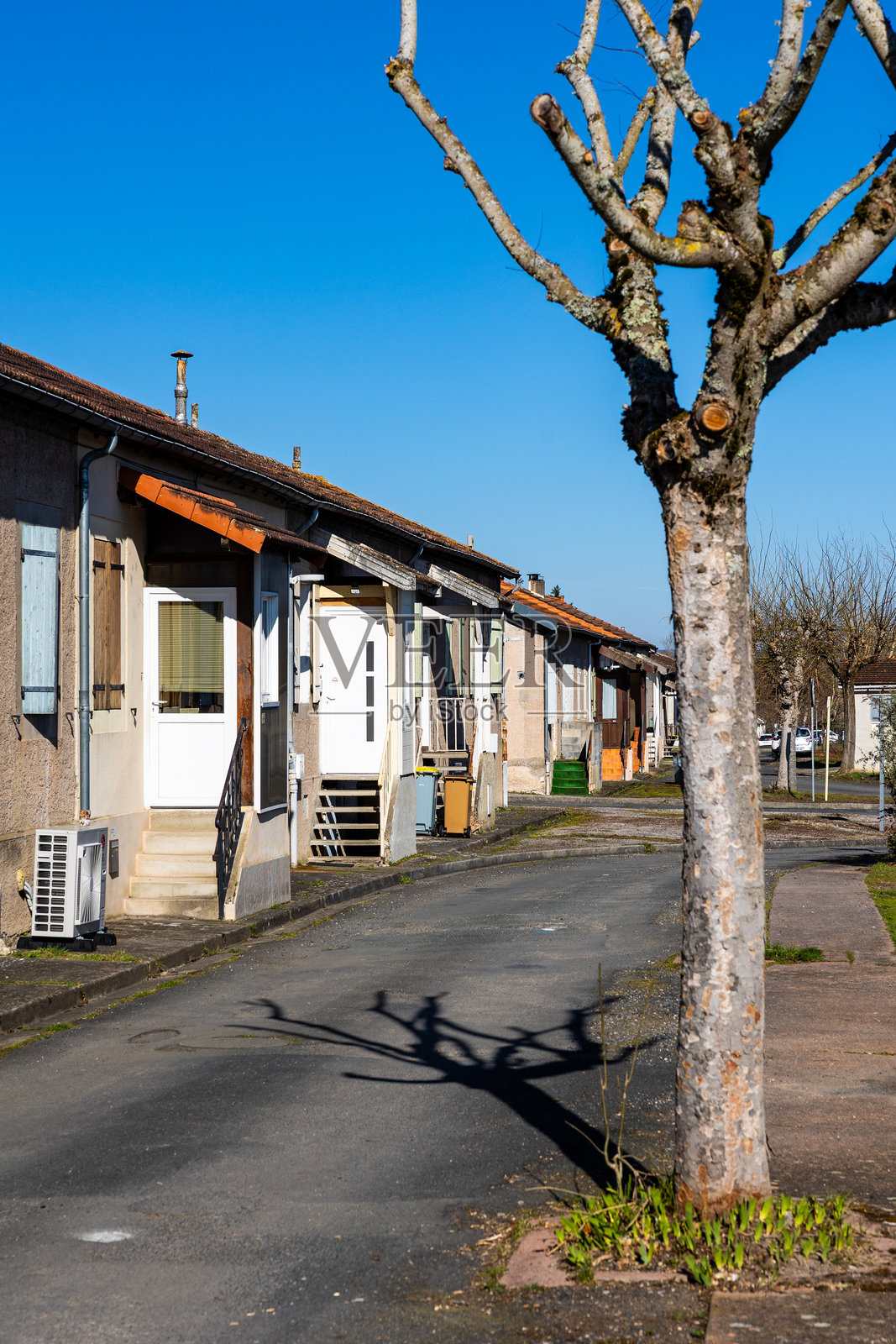 第一次世界大战后在卡尼亚克莱米纳的莱昂普斯矿镇建造的小型排屋工人住宅照片摄影图片