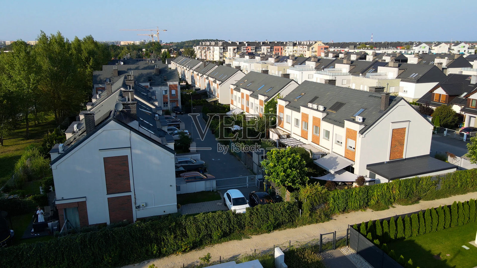 波兰弗罗茨瓦夫现代住宅小区的顶视图联排别墅照片摄影图片