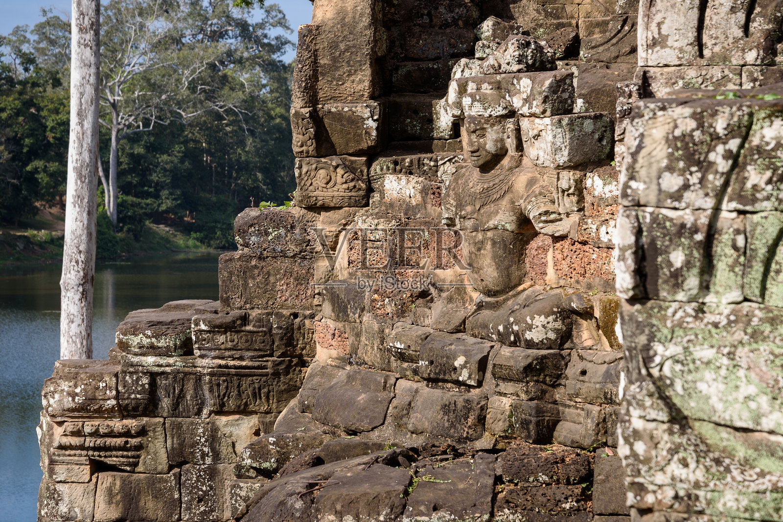 印度教神祇因陀罗骑乘三头大象艾拉旺,胜利门,吴哥通,暹粒,柬埔寨。照片摄影图片