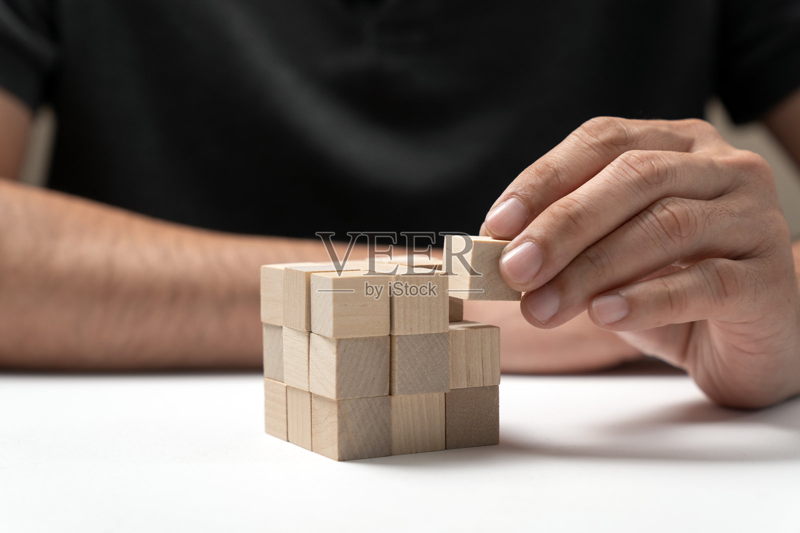 商业或职业发展的概念,桌子上放着一堆空白木块照片摄影图片