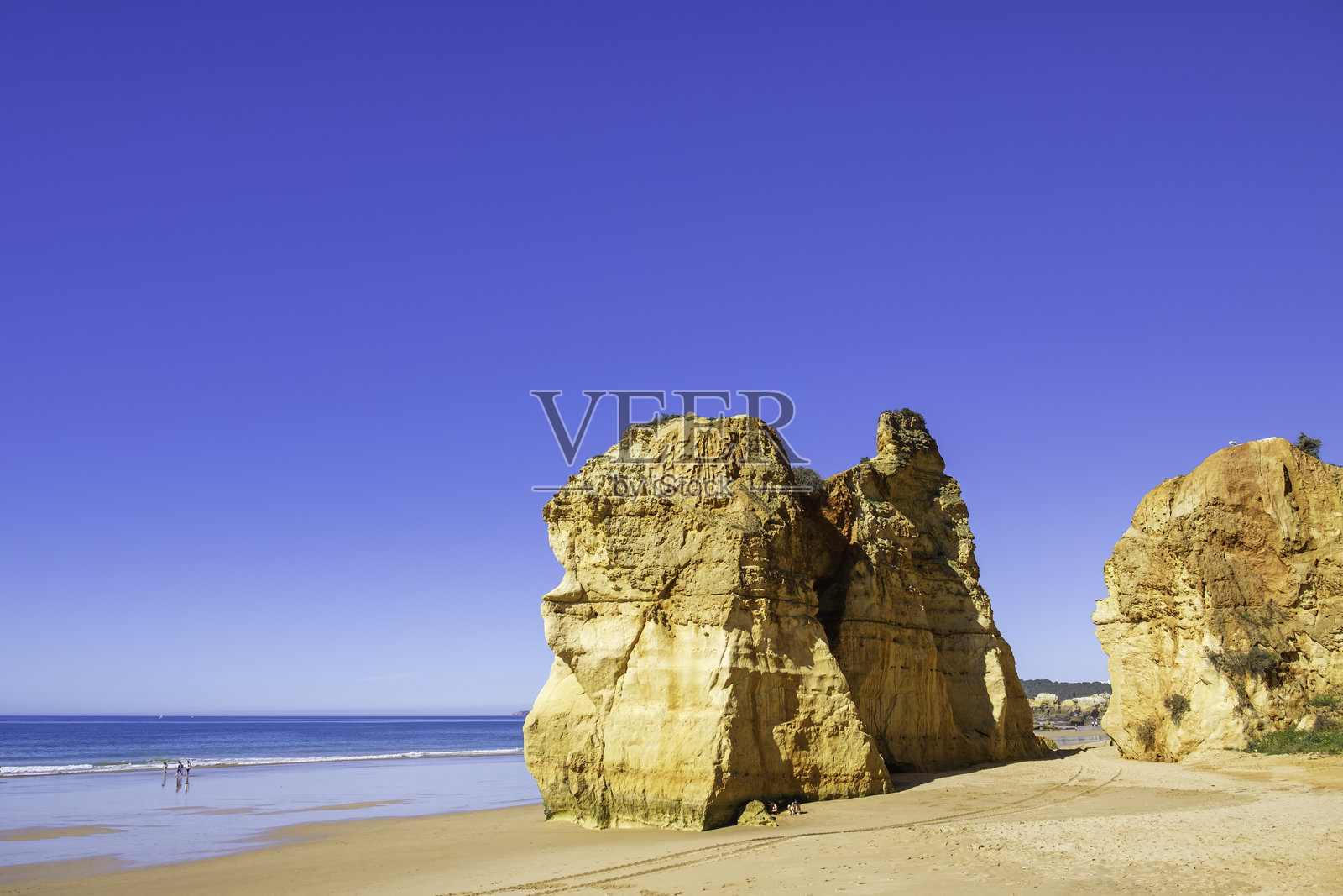 阿尔加维(葡萄牙)波尔蒂芒的美丽海滩之一——三城堡海滩照片摄影图片