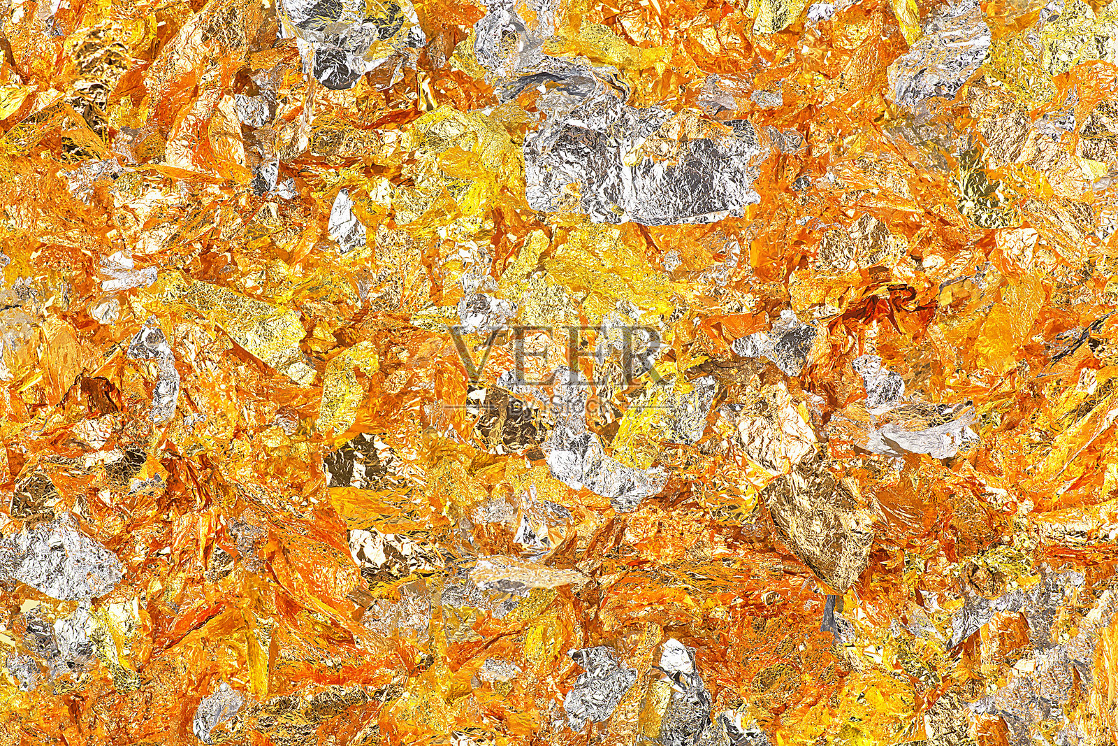 金色箔纸背景。金色箔纸纹理。箔叶。箔纸片。照片摄影图片