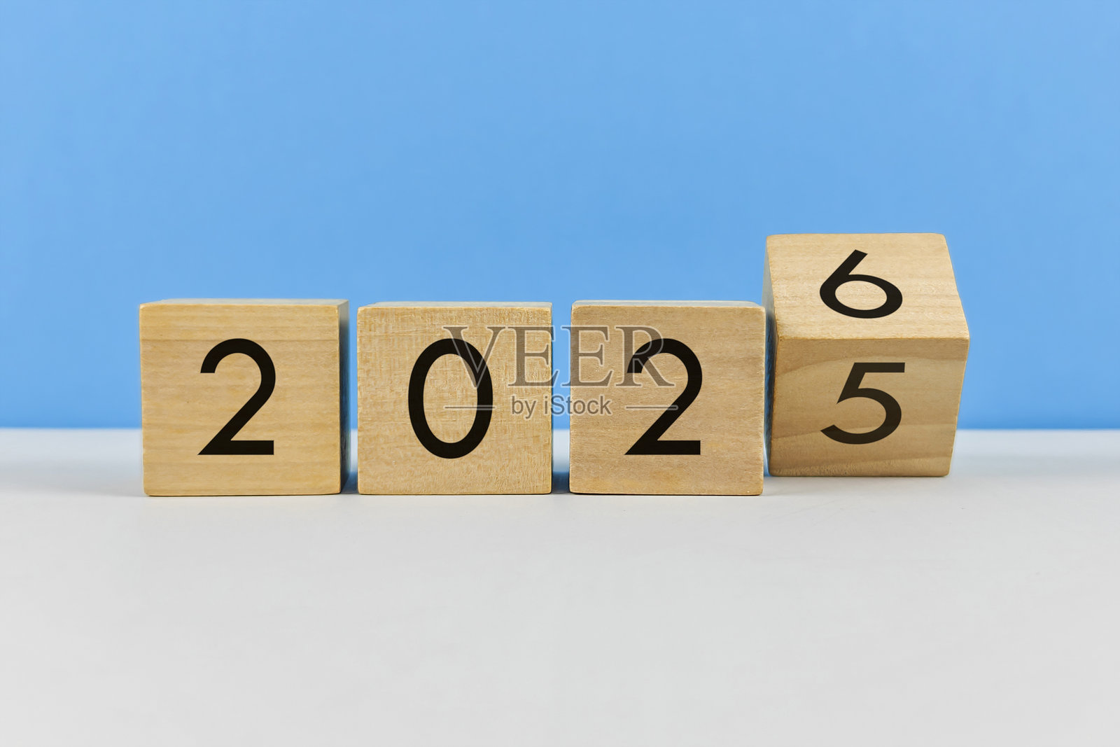 2026年新年在木块上照片摄影图片