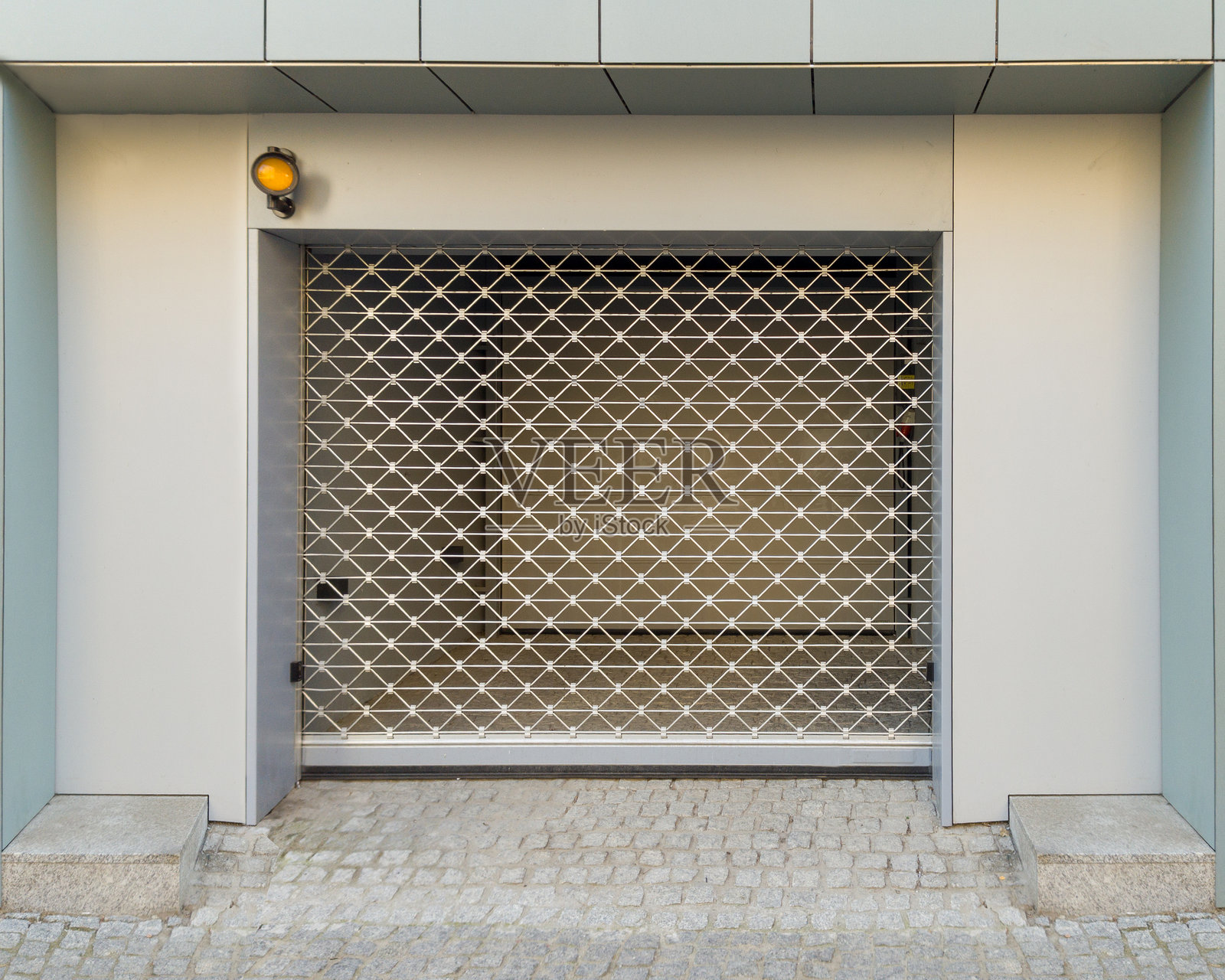 地下停车场入口,安全门关闭照片摄影图片