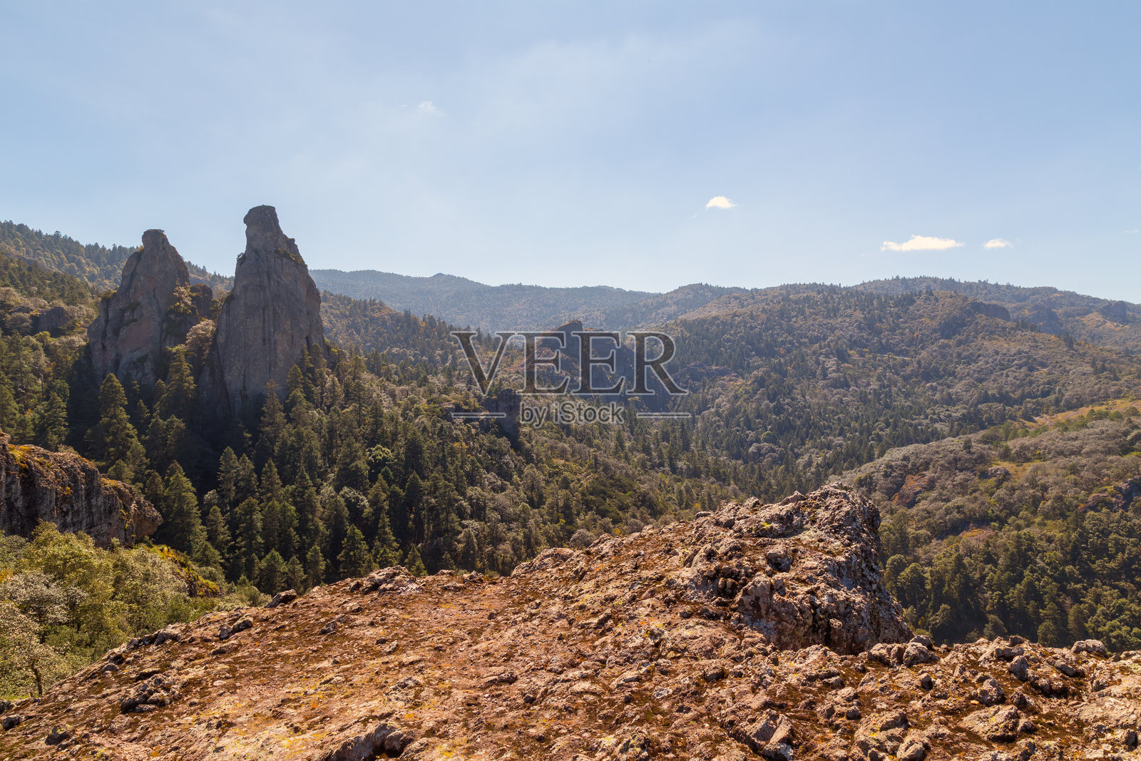 从矿物德尔奇科国家公园的铁道攀登看佩尼亚德尔库尔沃照片摄影图片