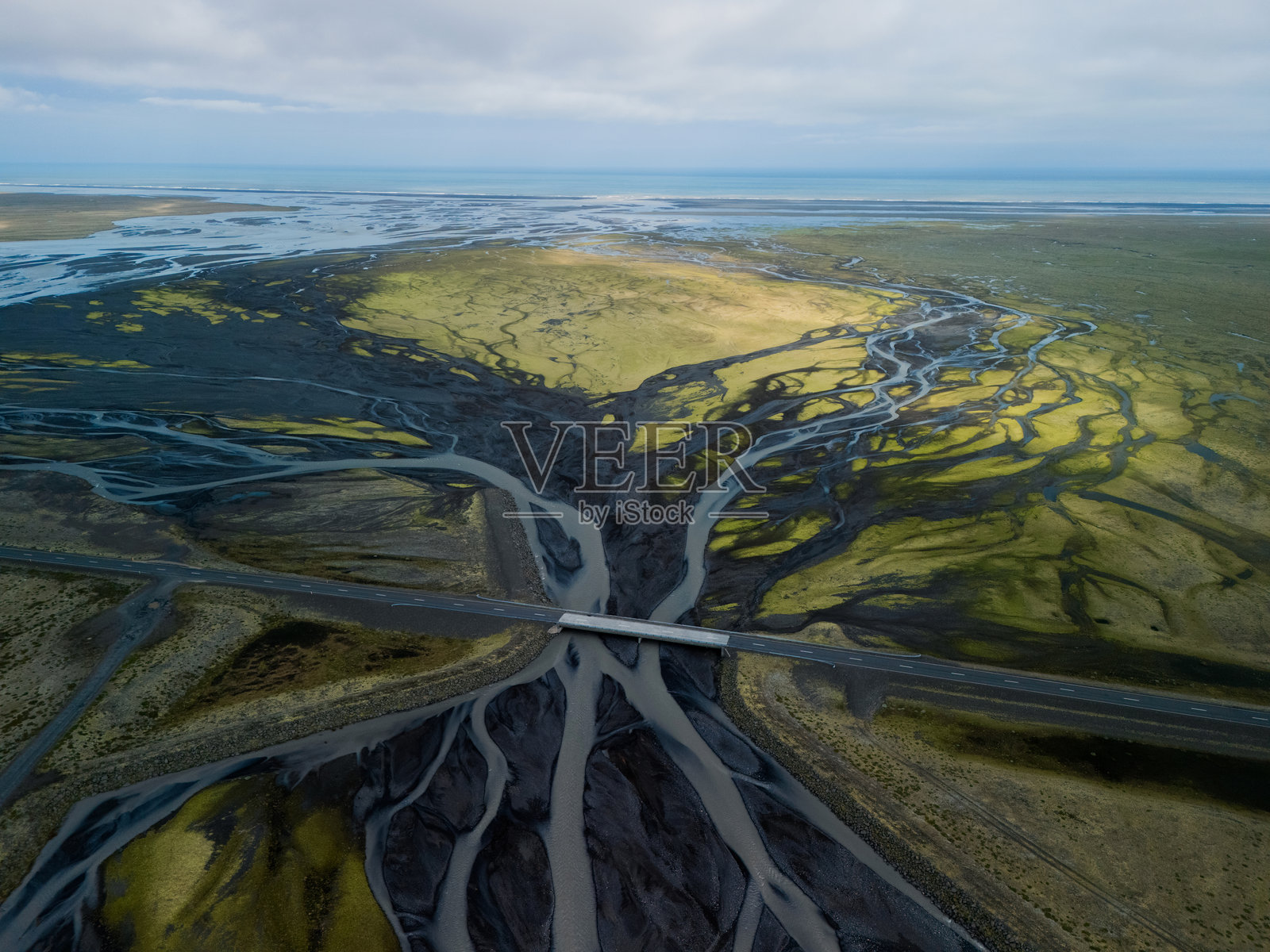 冰岛河口的鸟瞰图照片摄影图片