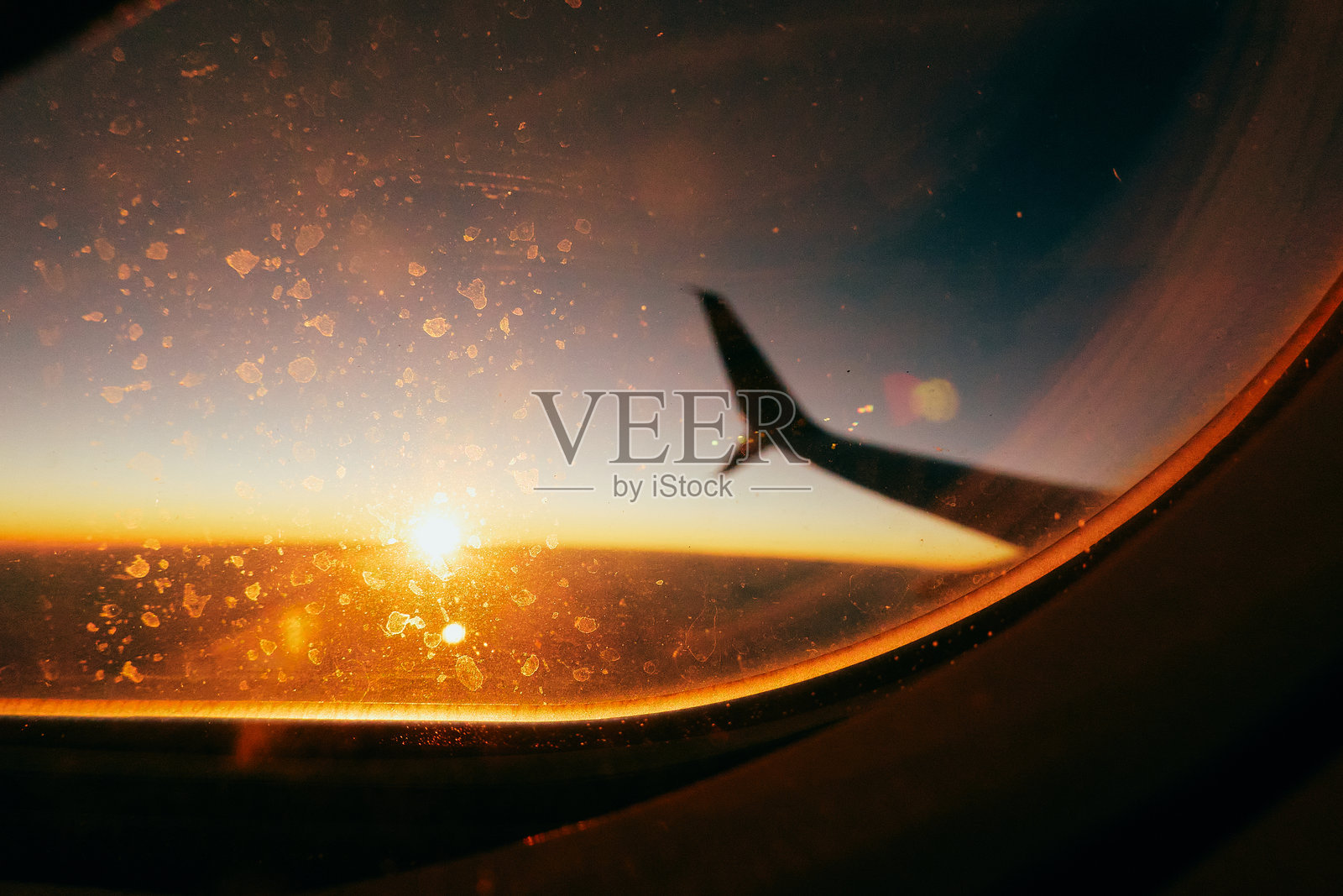 平原上的日落照片摄影图片