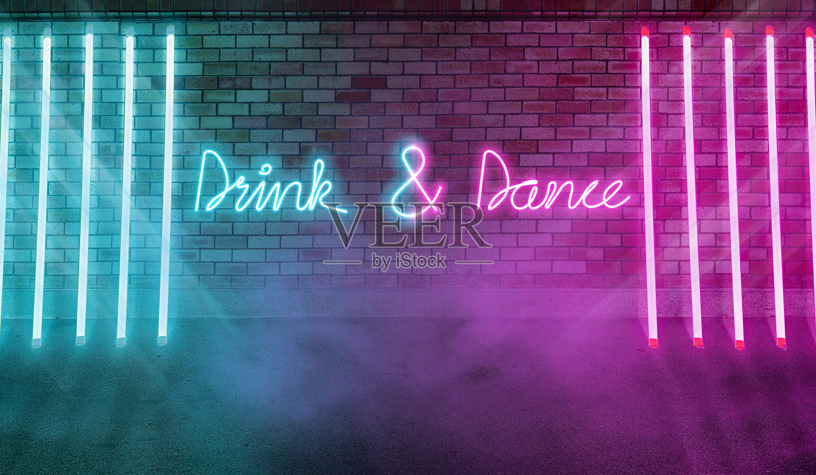 深色砖墙上的蓝色和紫色霓虹灯。照片摄影图片