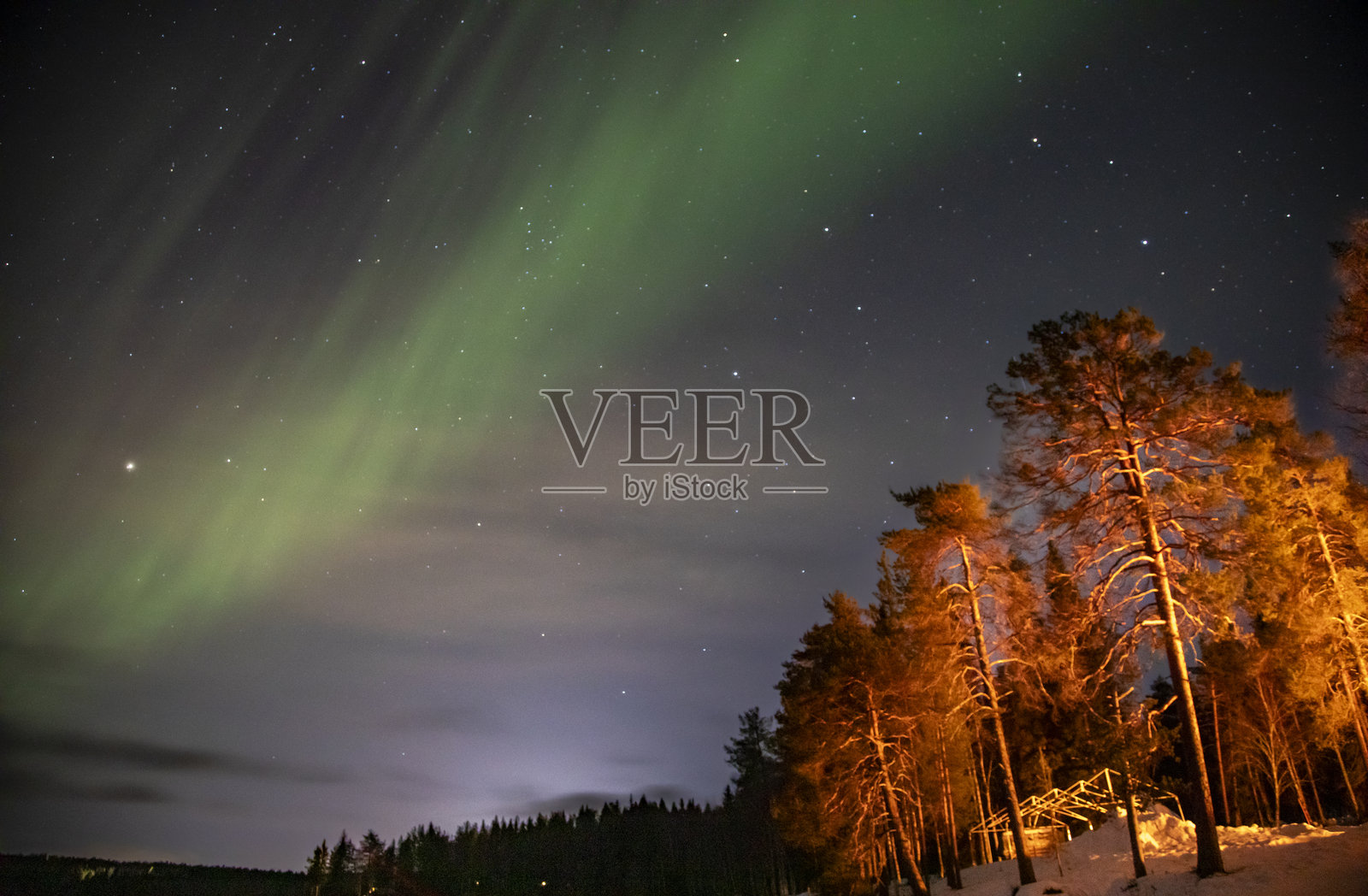 天空中的北极光照片摄影图片