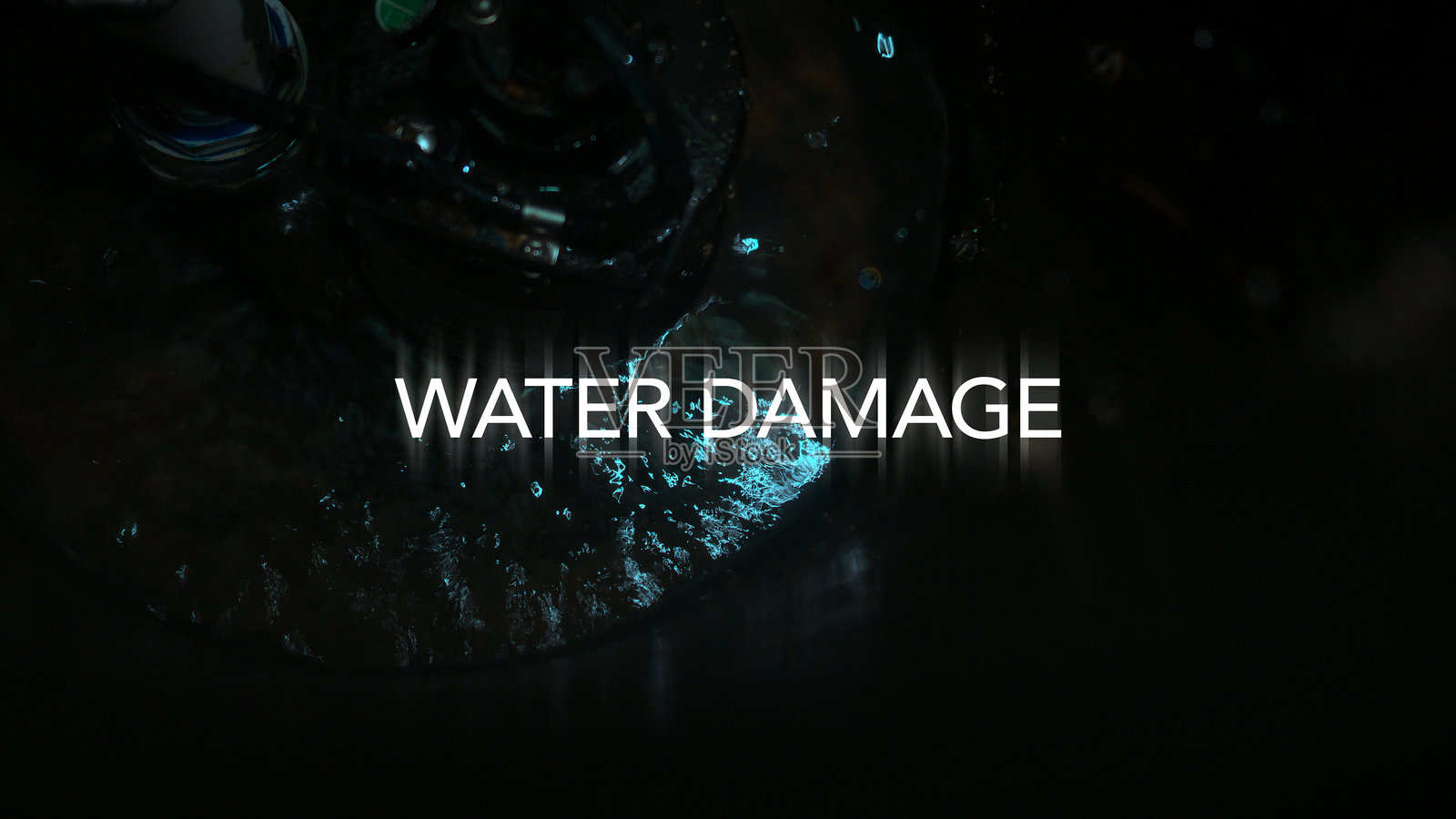 带背景文字的排水泵 - 水损害照片摄影图片