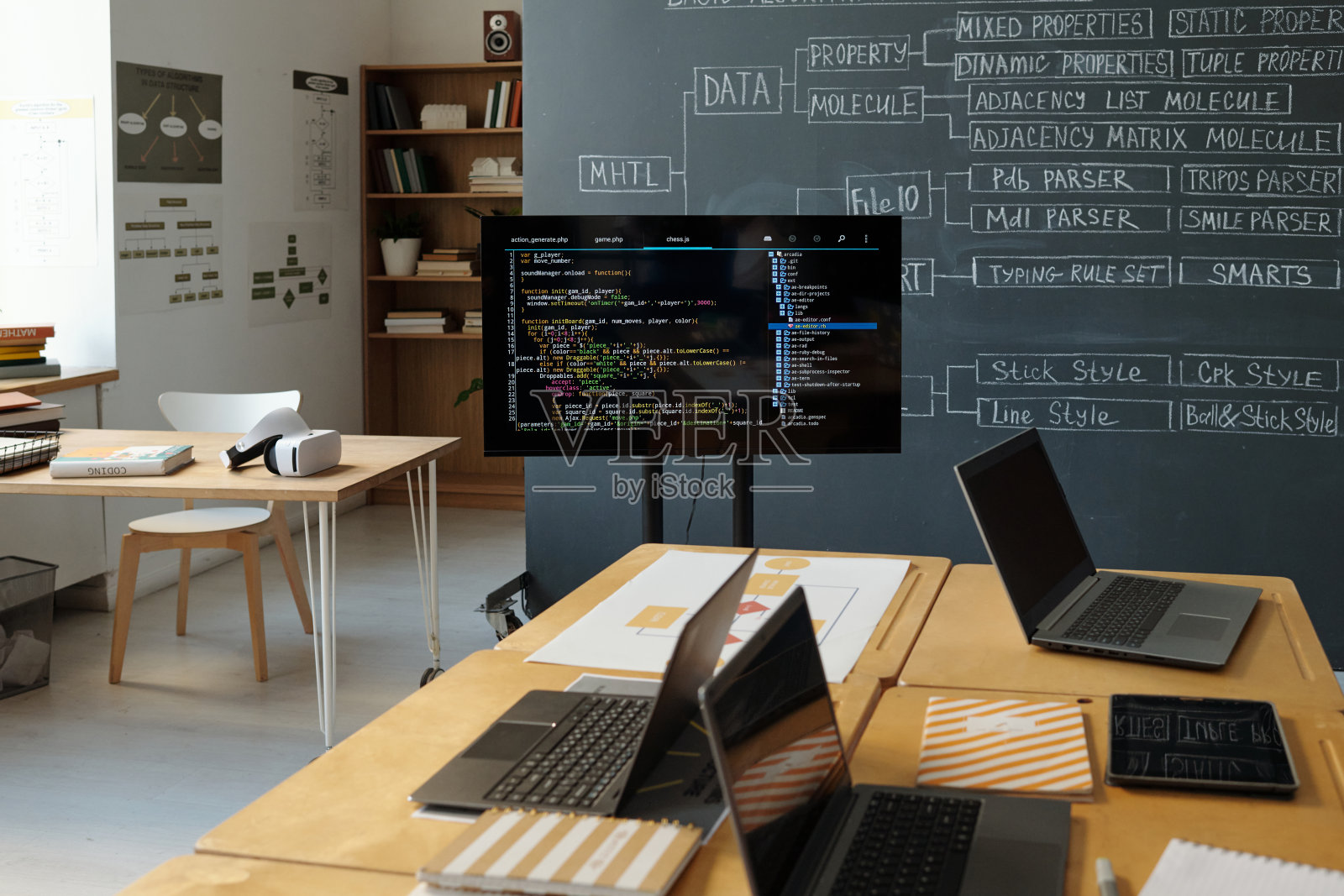 现代课堂中的编程教学照片摄影图片