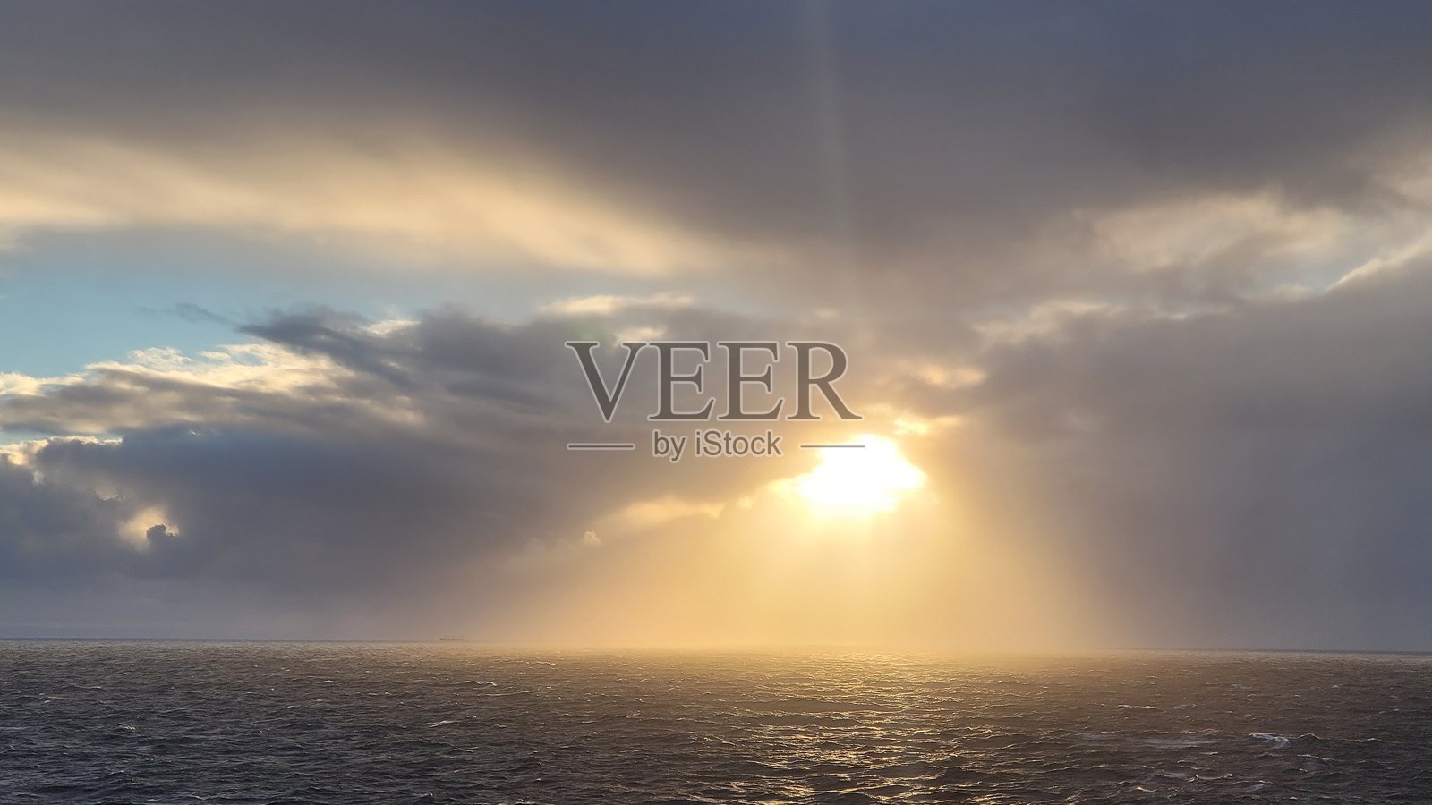 海上的太阳照片摄影图片