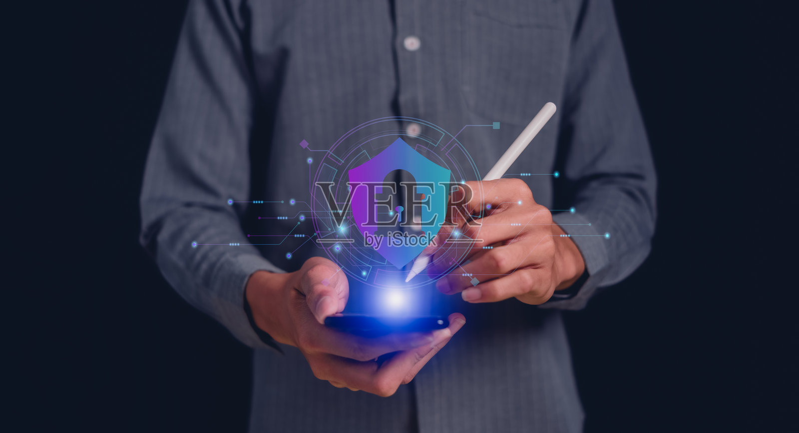 网络安全和隐私概念以保护数据。锁图标和互联网网络安全技术。照片摄影图片