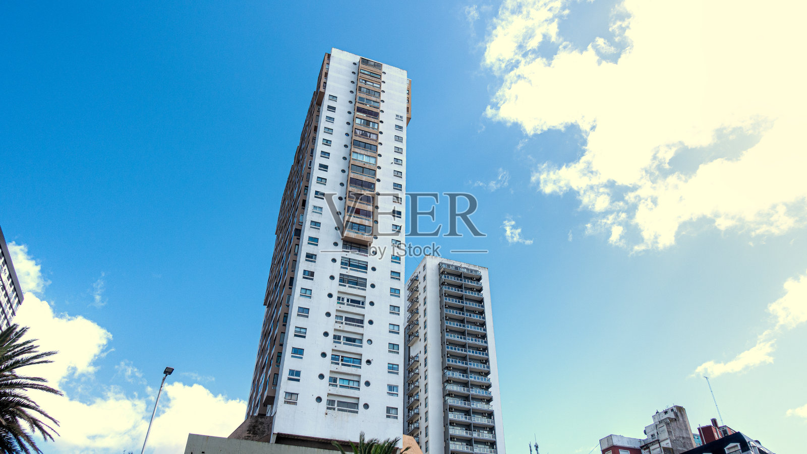 阿根廷布宜诺斯艾利斯省马尔德普拉塔的摩天大楼照片摄影图片