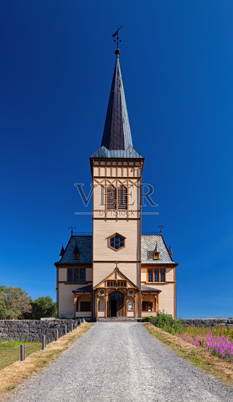 挪威洛福滕群岛奥斯特瓦戈伊村卡贝尔瓦格的瓦甘教堂(洛福滕大教堂)照片摄影图片