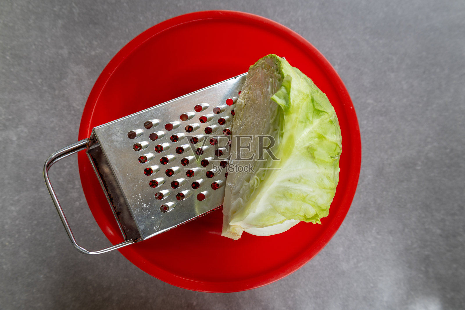 在红色碗中擦菜心照片摄影图片