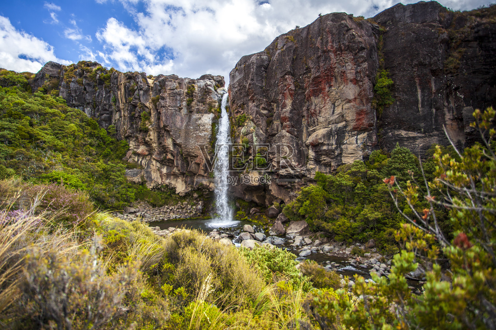 汤加里罗国家公园的瀑布照片摄影图片