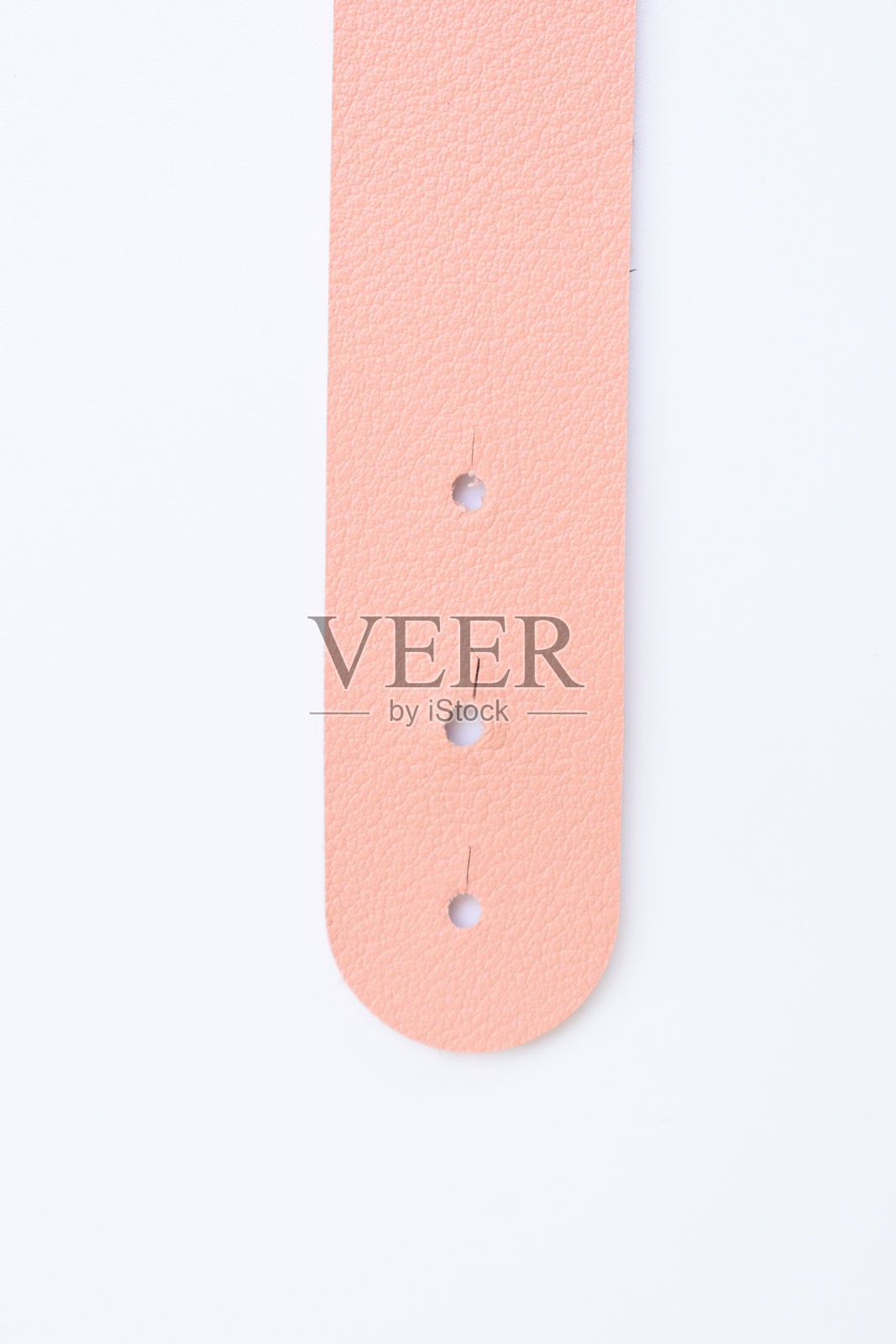 浅粉色皮革表带,孤立在白色背景上照片摄影图片