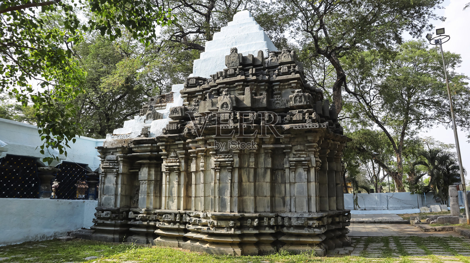 古老的Shri Pachchala Someshwara Swamy寺庙的景观,建于Kanduru Choda王朝和Kakatiya帝国Prataparudra I统治时期,位于印度特伦甘纳邦纳尔贡达的Panagallu。照片摄影图片