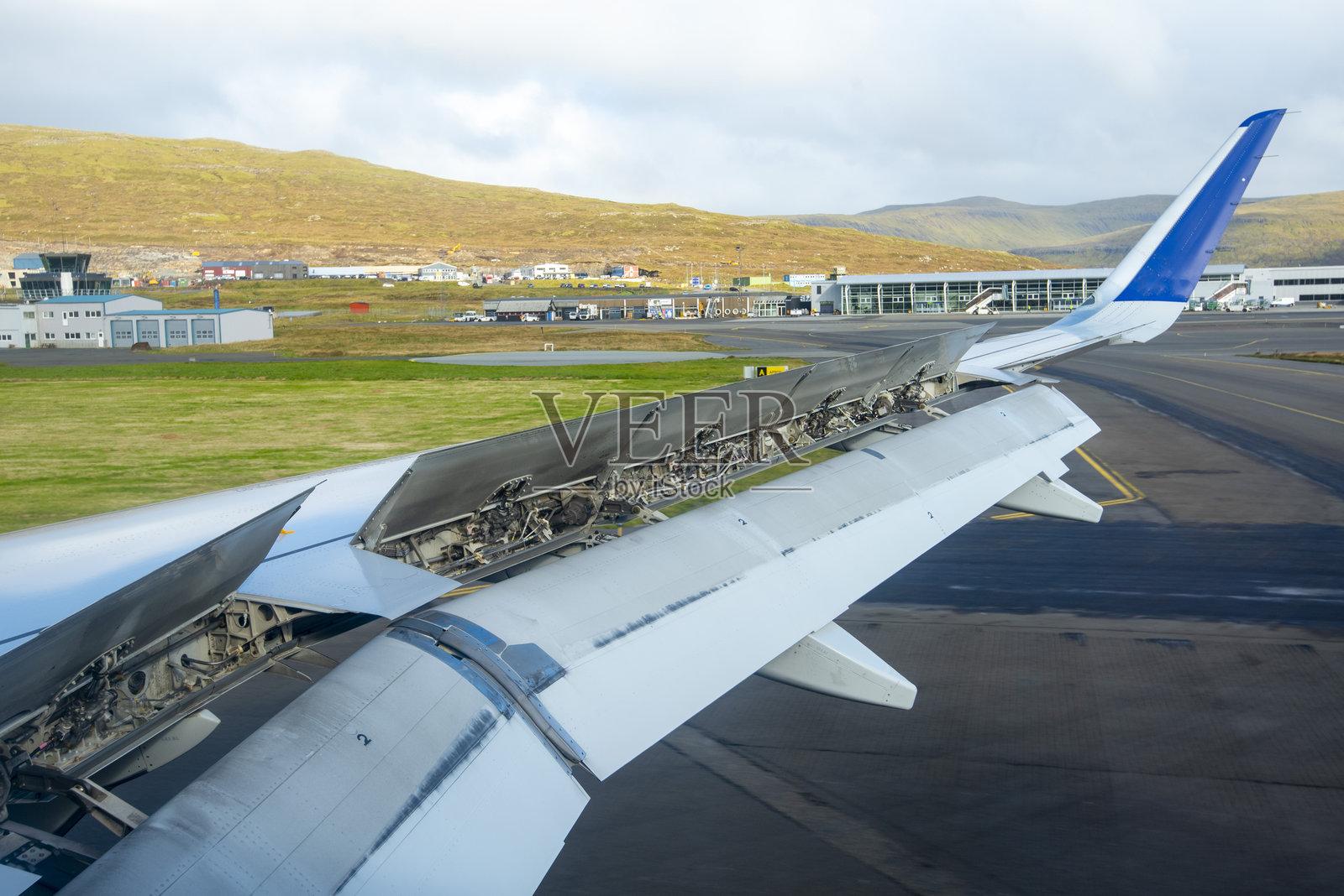 飞机着陆照片摄影图片