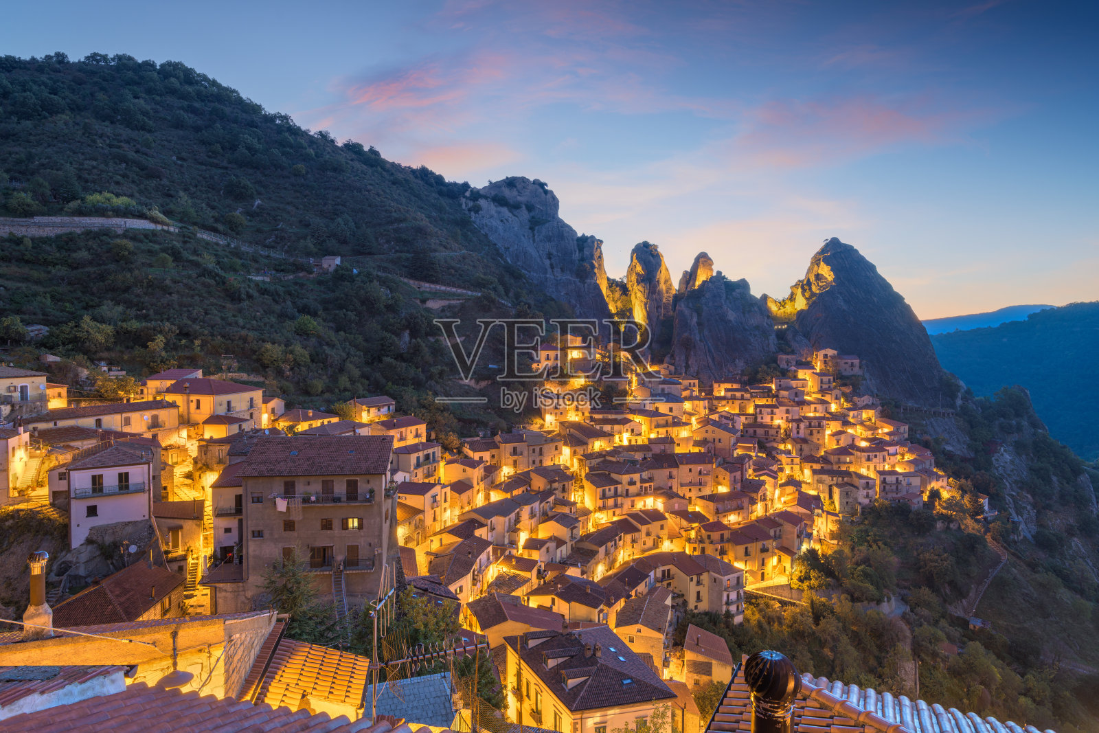 意大利卡斯特尔梅扎诺的黎明照片摄影图片