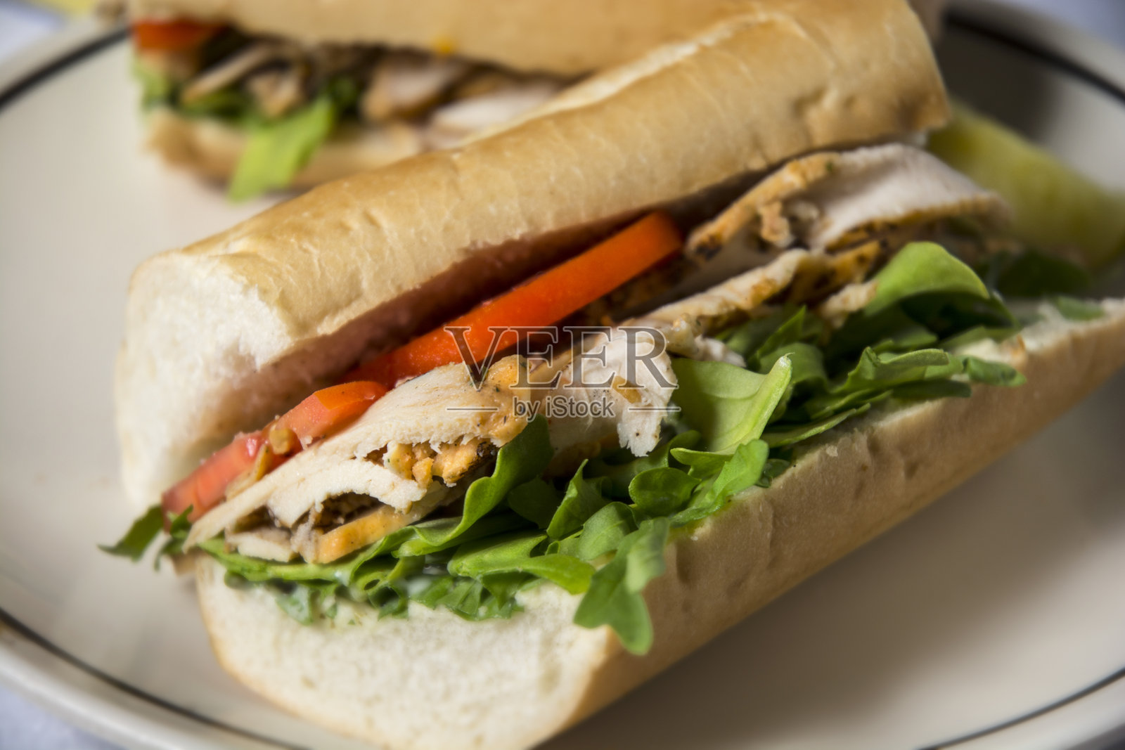 火鸡鳄梨卷心面包三明治照片摄影图片