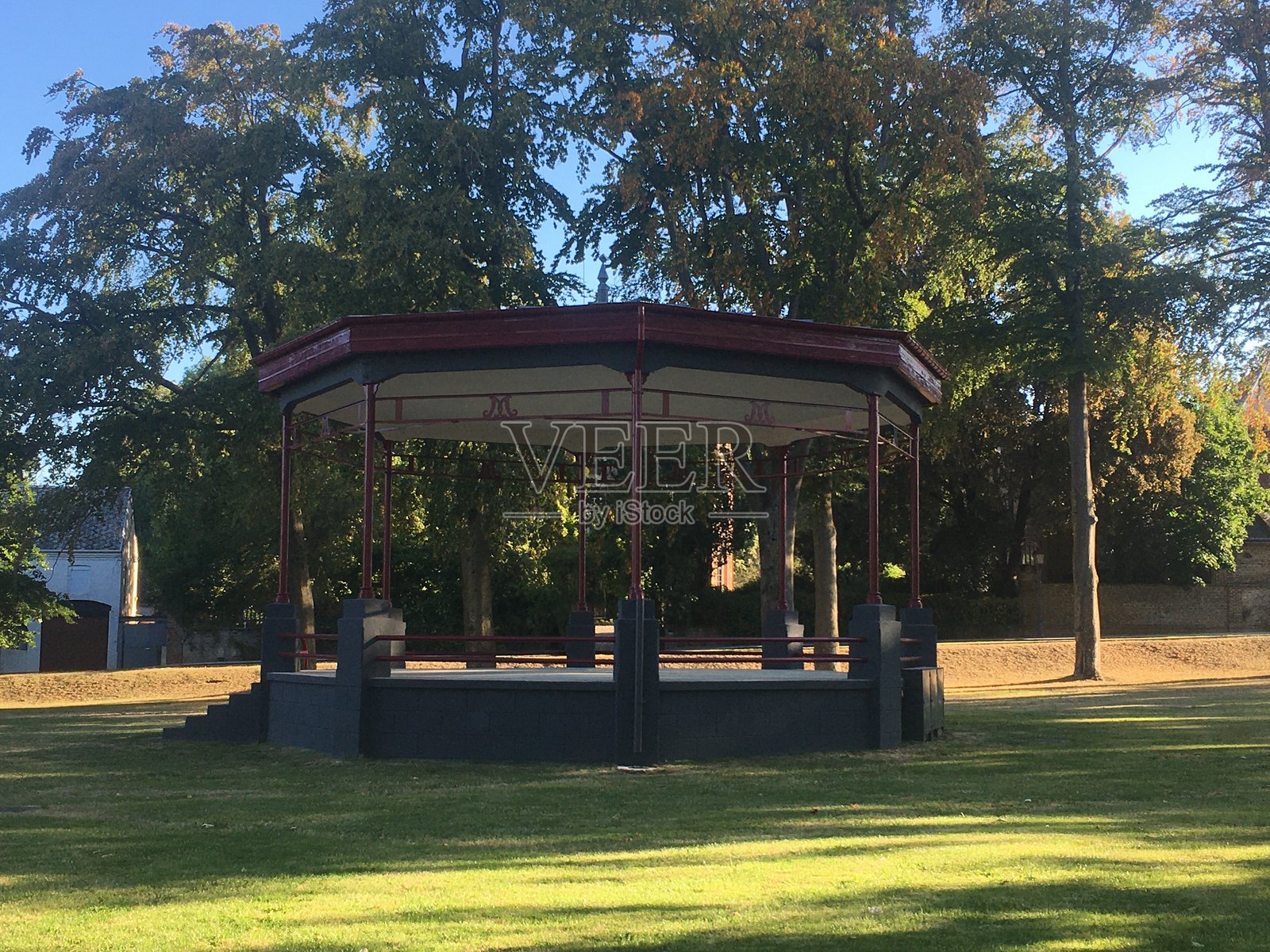 法国北部马罗伊尔公园中的一个售货亭照片摄影图片