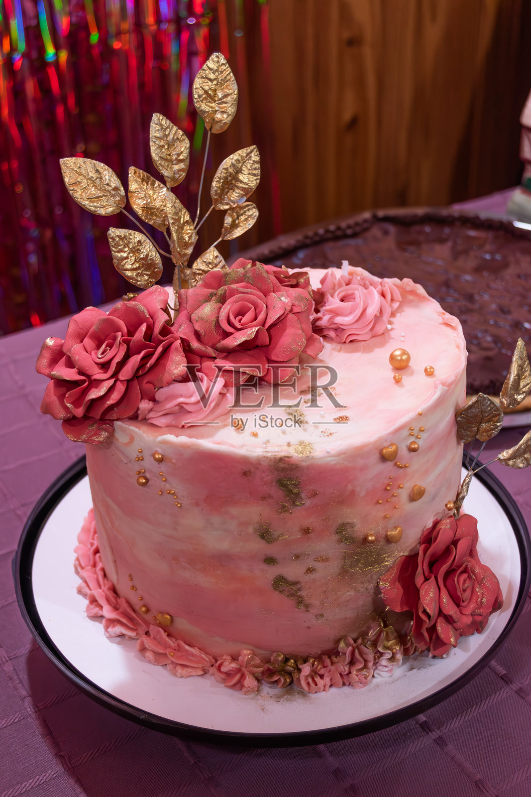 玫瑰花生日蛋糕照片摄影图片