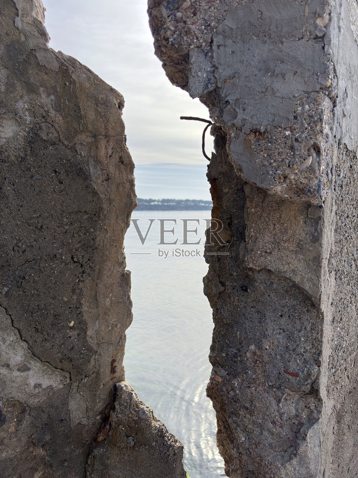 墙上的(破损的)洞照片摄影图片