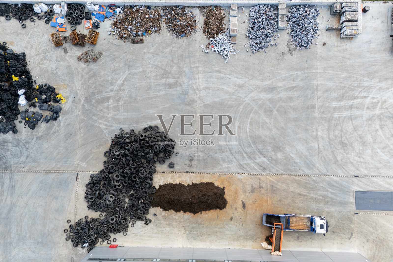 工业废物处理厂的鸟瞰图。照片摄影图片